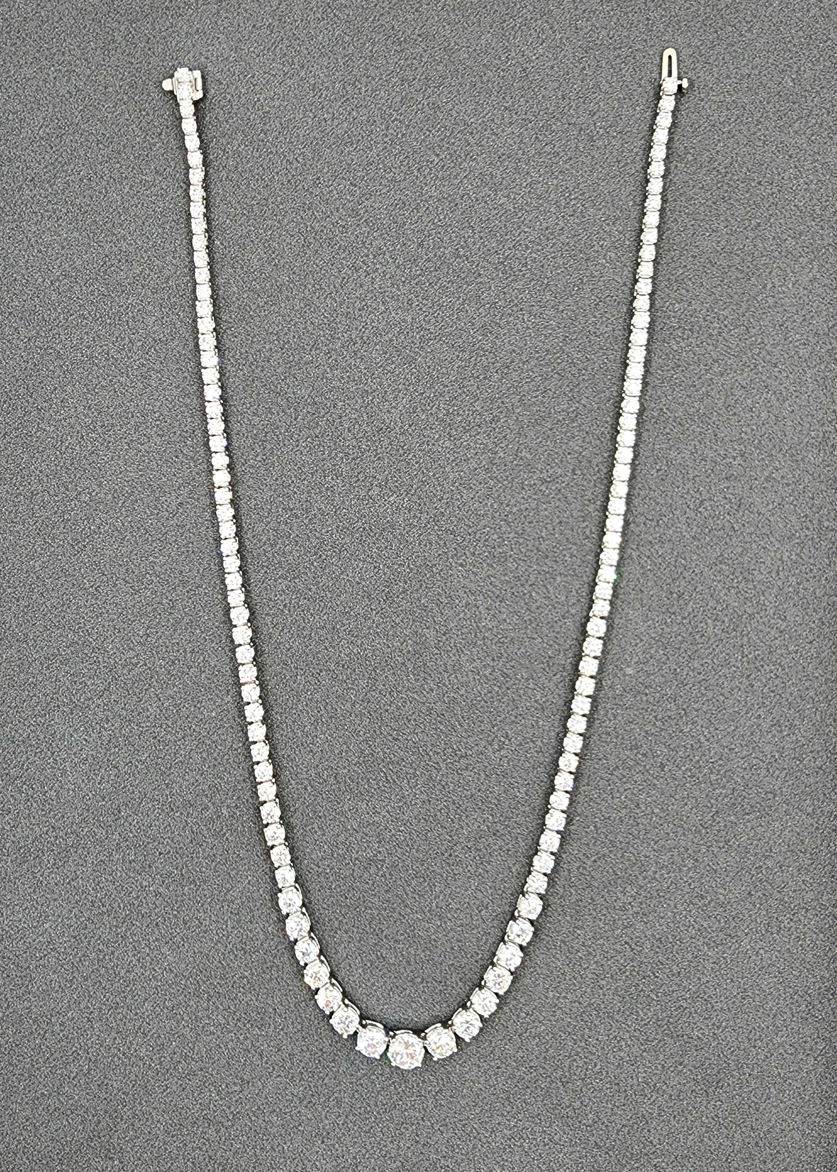 17.18 Karat Riviera abgestufte Diamant-Halskette (Moderne) im Angebot