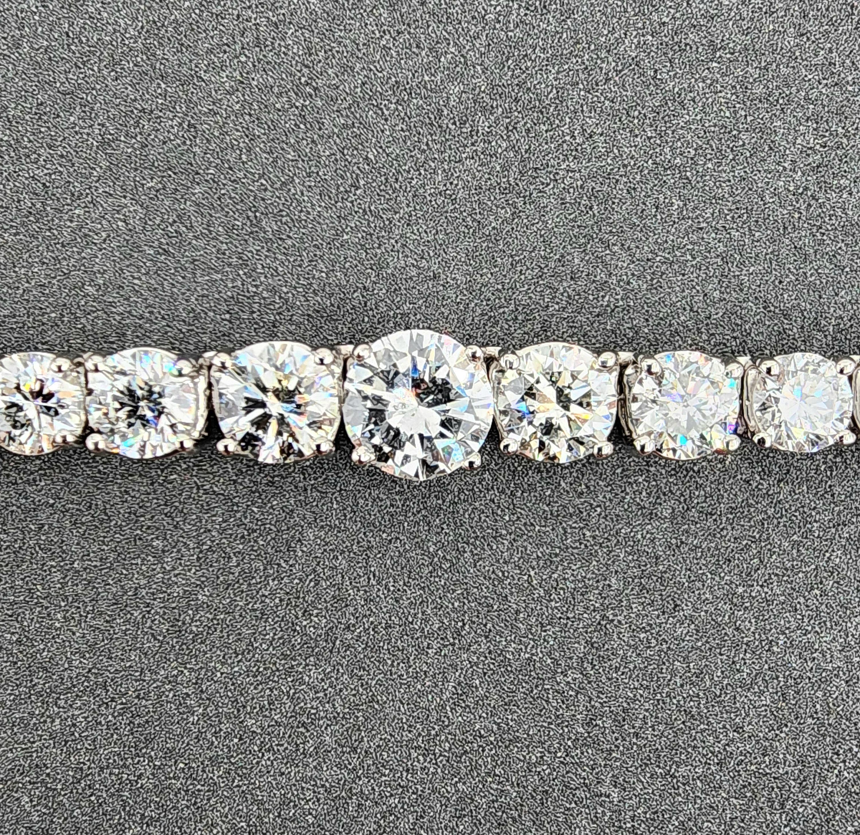 17.18 Karat Riviera abgestufte Diamant-Halskette (Rundschliff) im Angebot