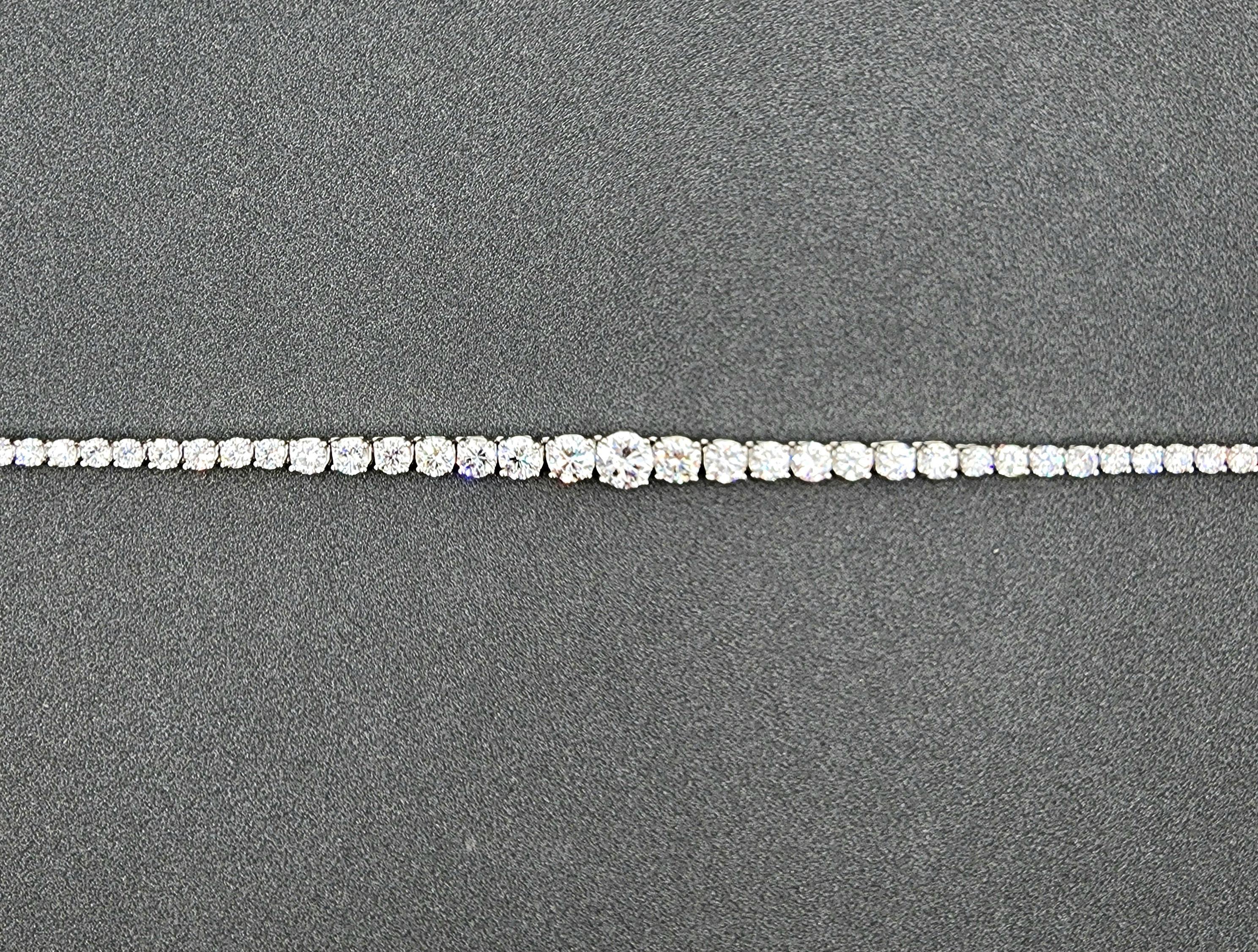 17.18 Karat Riviera abgestufte Diamant-Halskette im Zustand „Neu“ im Angebot in Chicago, IL