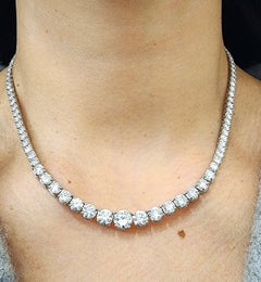 Collier Riviera à diamants gradués de 17.18 carats