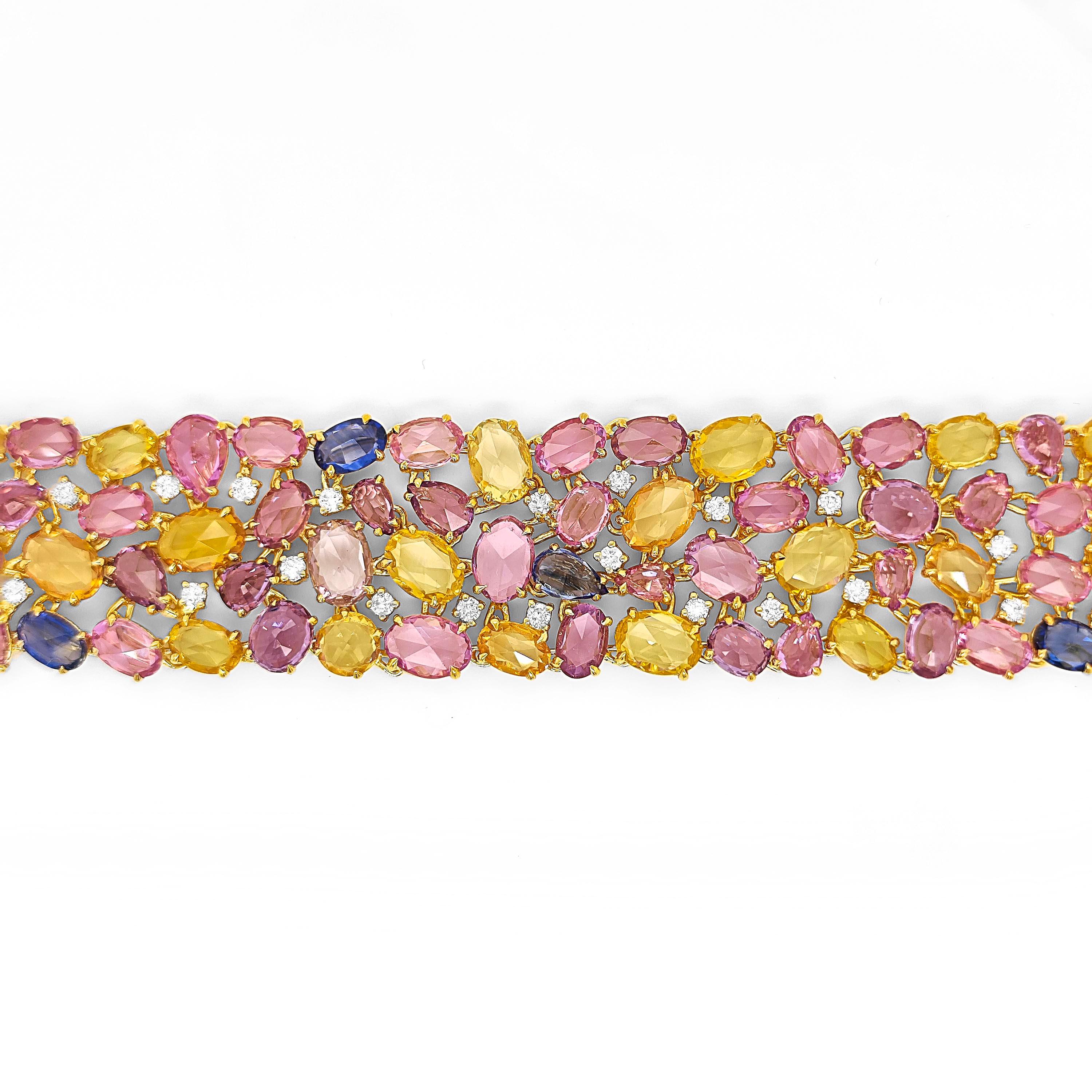 Questo bracciale è disponibile anche in oro bianco. Chiedici i dettagli. 

115 Zaffiro Gemma: 49,19 Carati
40 Diamanti rotondi Whiting: 1,0300 Carati
Metallo: Oro giallo 18 carati, 33,80 grammi
