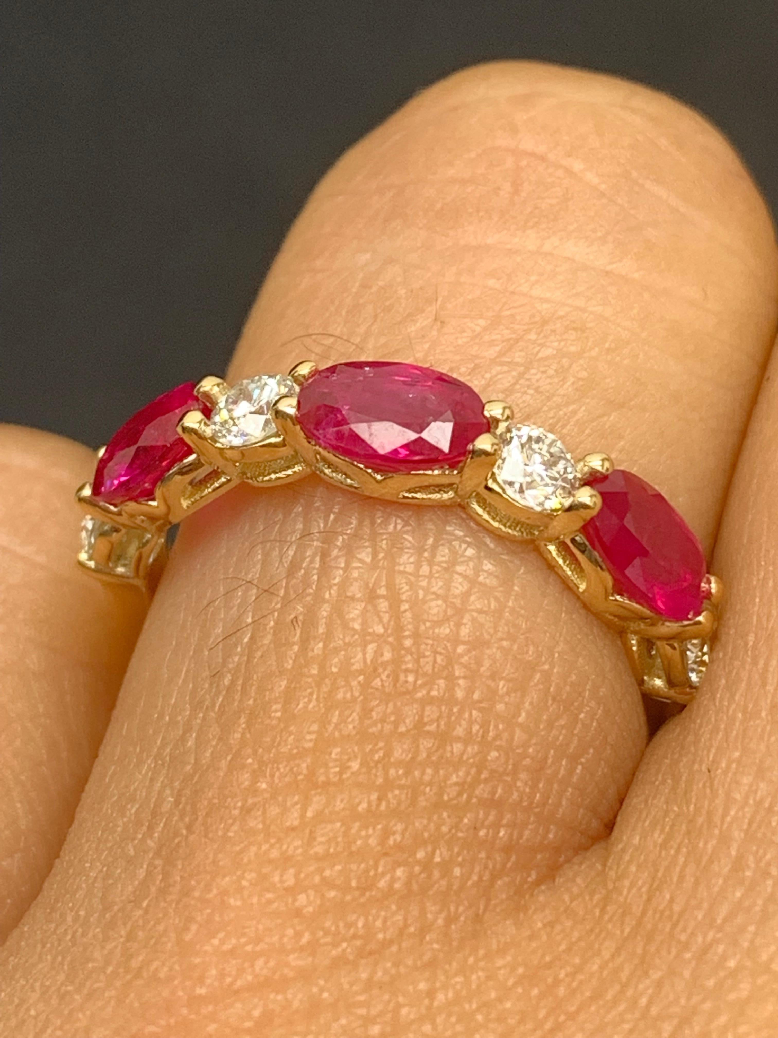 Contemporary 1.71 Carat Oval Cut Ruby and Diamond Band in 14K Yellow Gold For Sale