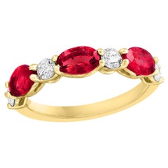 1,71 Karat Ovalschliff Rubin und Diamantring in 14K Gelb  Gold