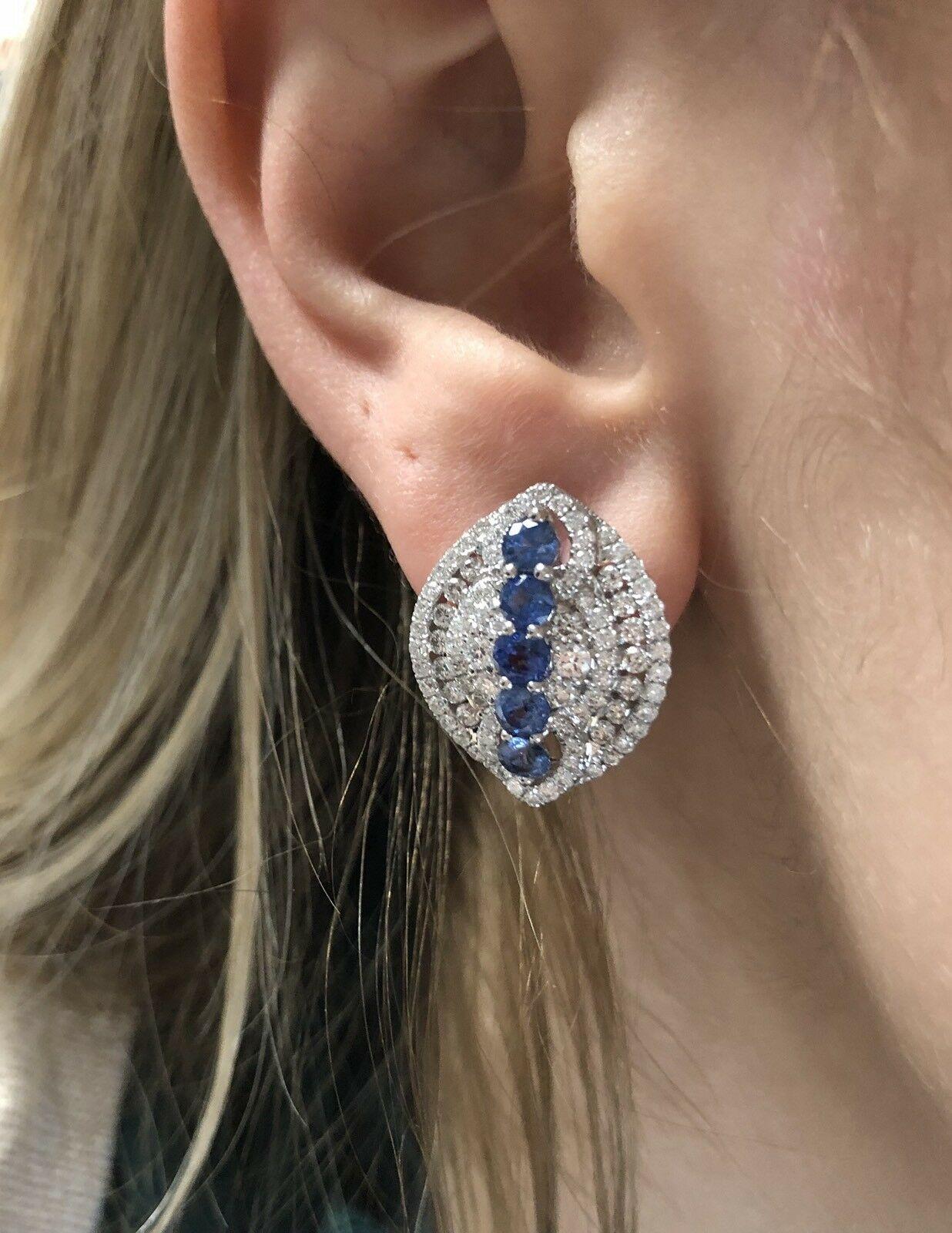 1.71ctw runder blauer Saphir mit 1,71ctw Micropave Diamant-Ohrringe (Rundschliff) im Angebot