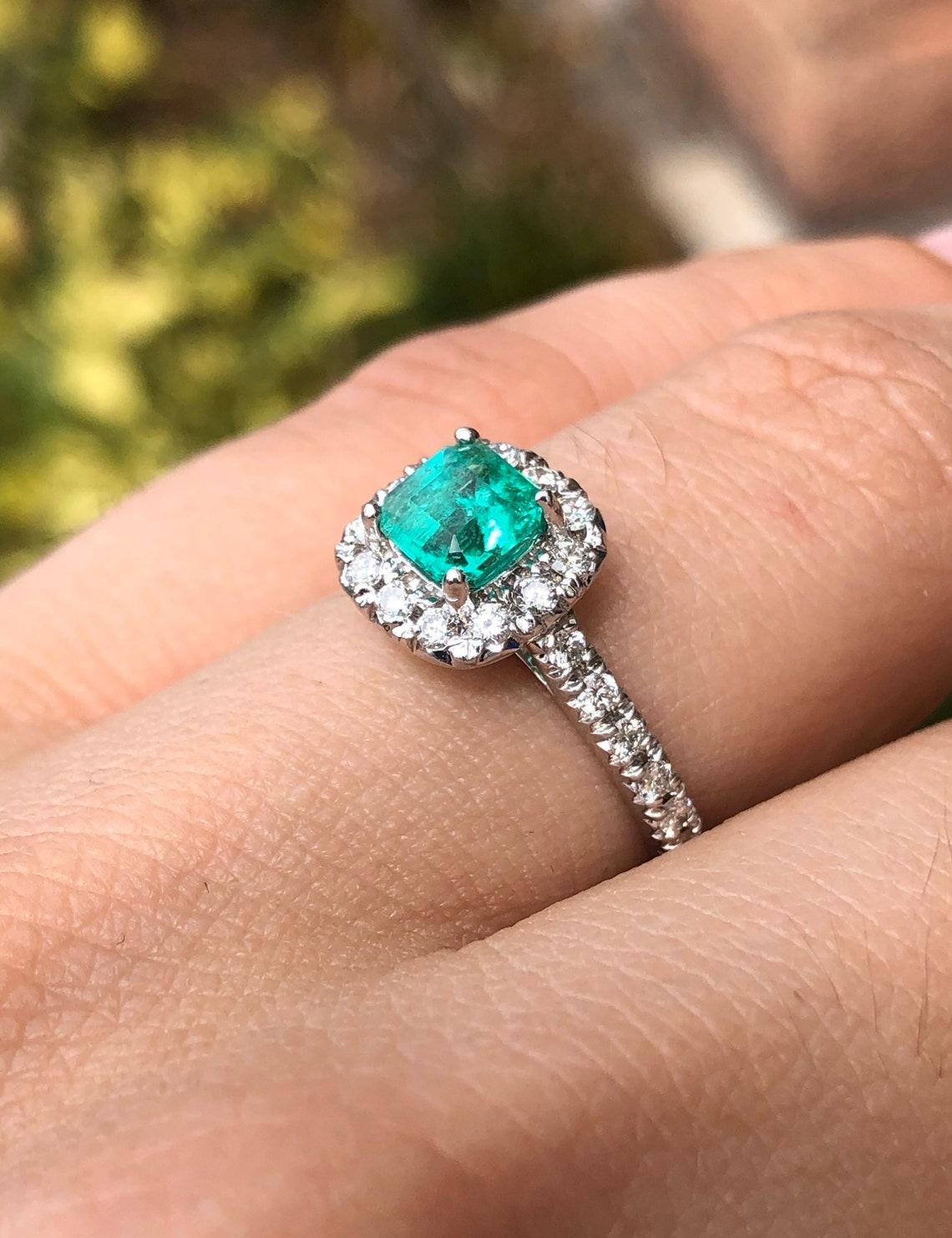 Modern 1.71tcw 14K Colombian Emerald-Asscher Cut & Diamond Engagement Ring Gift For Sale