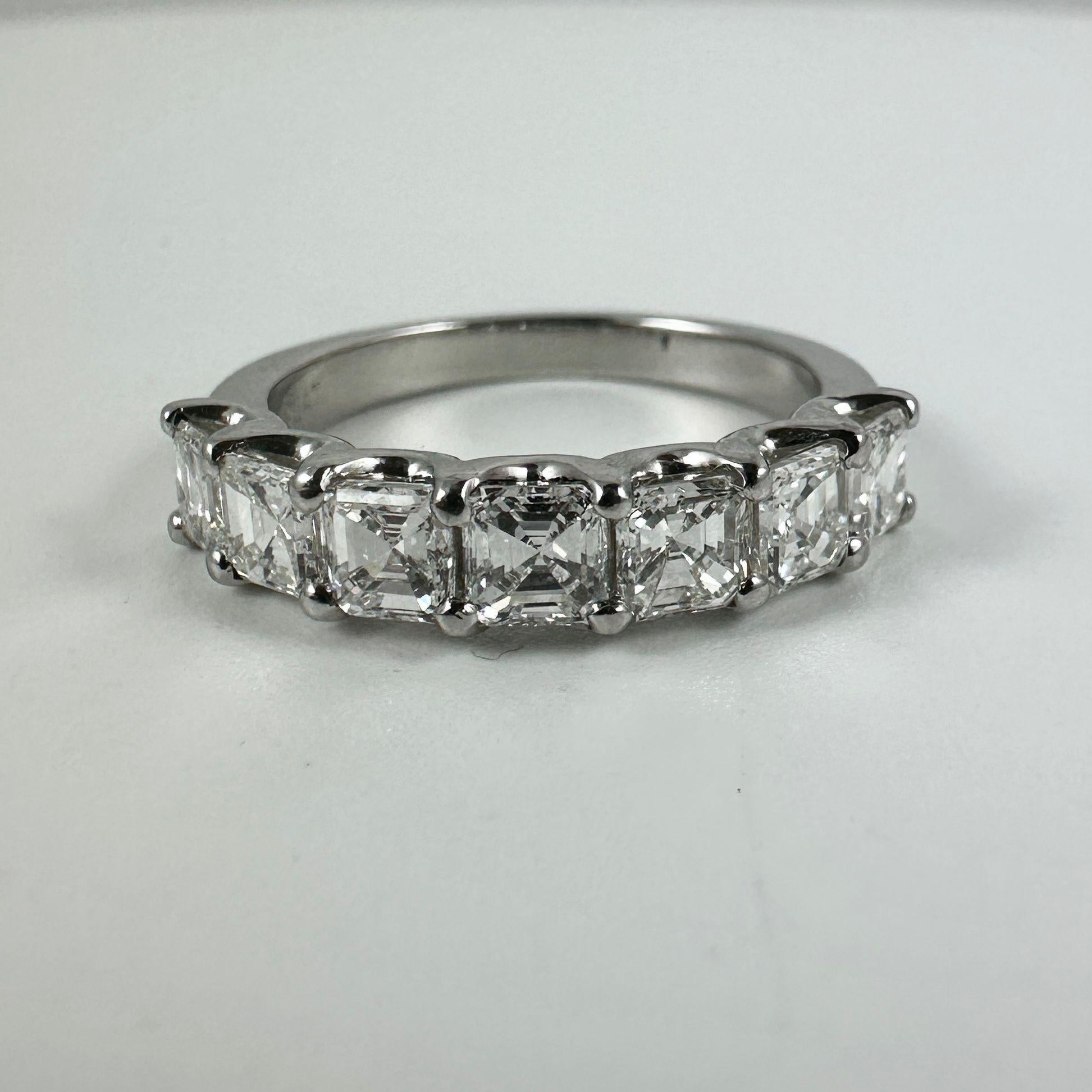in vendita:  Fascia a metà strada con diamante taglio Asscher da 1,72 carati in platino, misura 6 6