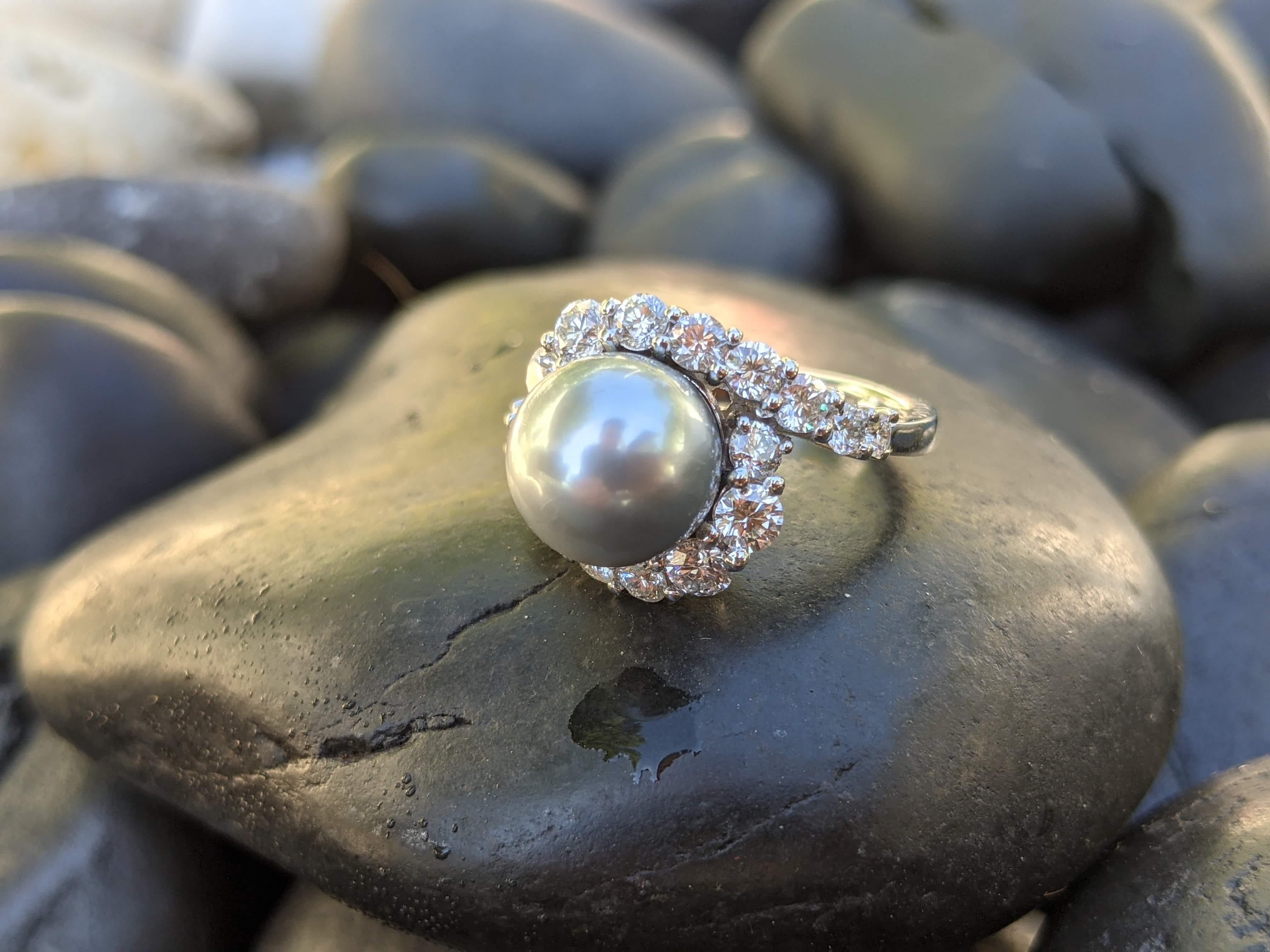 1.72 Carat Diamond and Silver Grey Tahitian Pearl Diamonds 18k Gold Ring For Sale 5