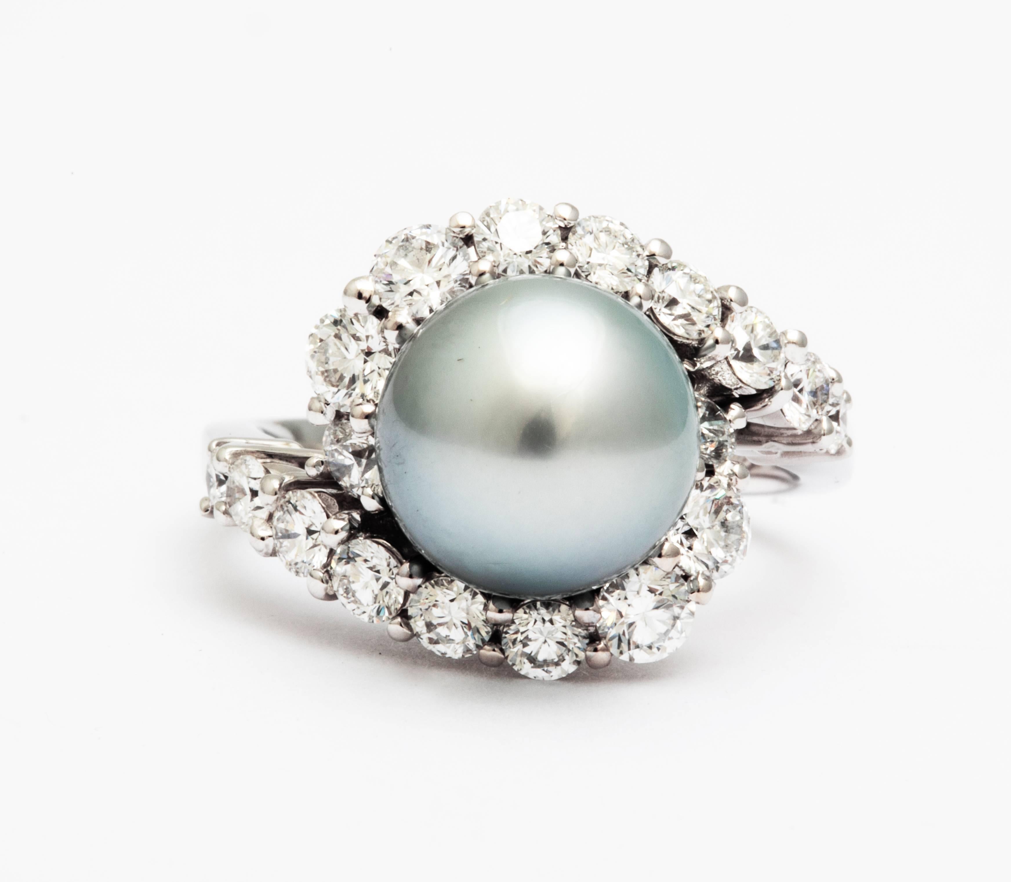 1.72 Carat Diamond and Silver Grey Tahitian Pearl Diamonds 18k Gold Ring For Sale 1