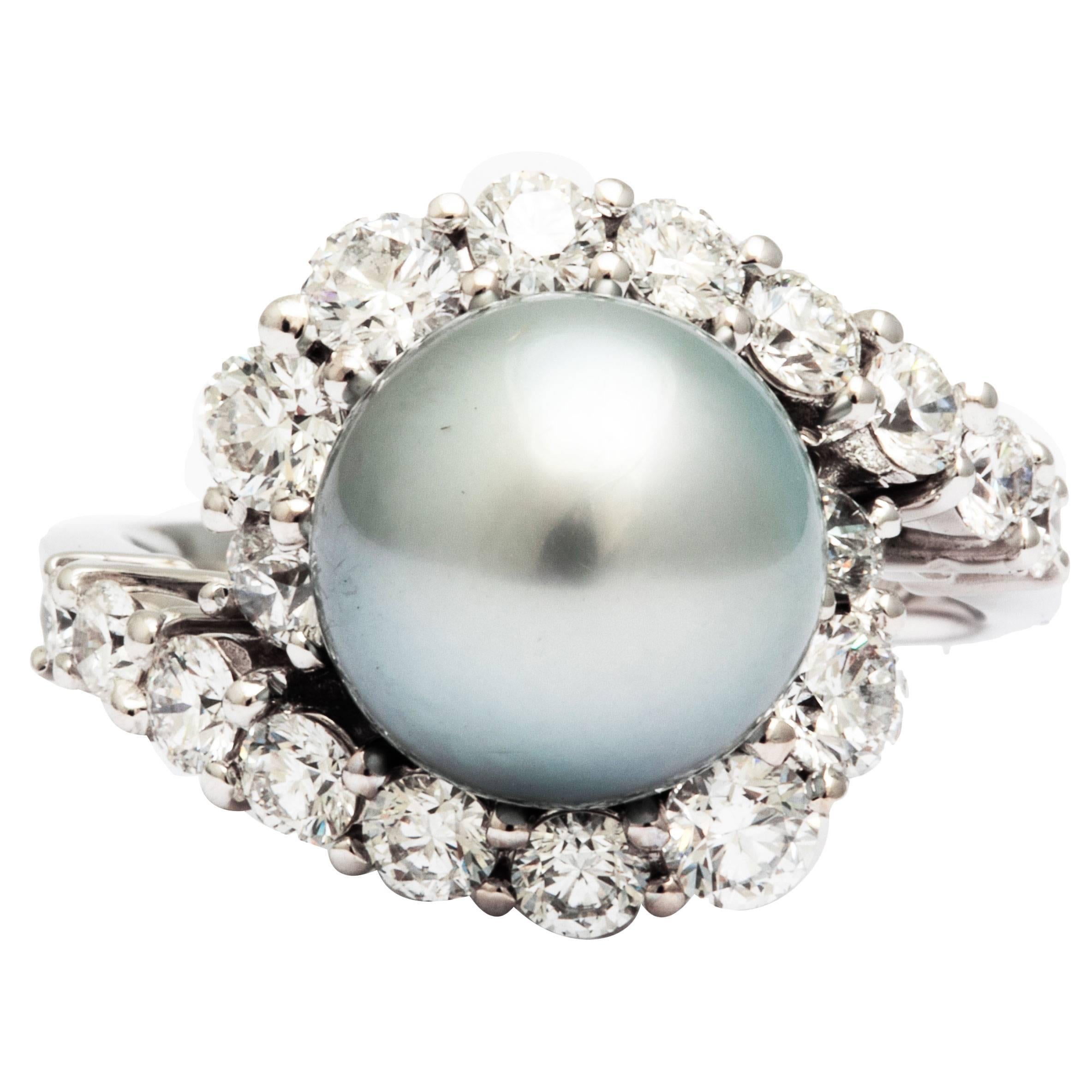 1.72 Carat Diamond and Silver Grey Tahitian Pearl Diamonds 18k Gold Ring For Sale