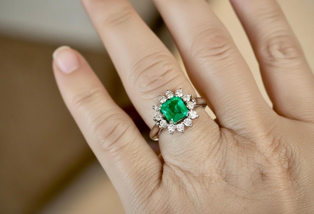 Bague de fiançailles de 1,72 carat de diamants émeraudes de taille Asscher en Colombie Pour femmes en vente