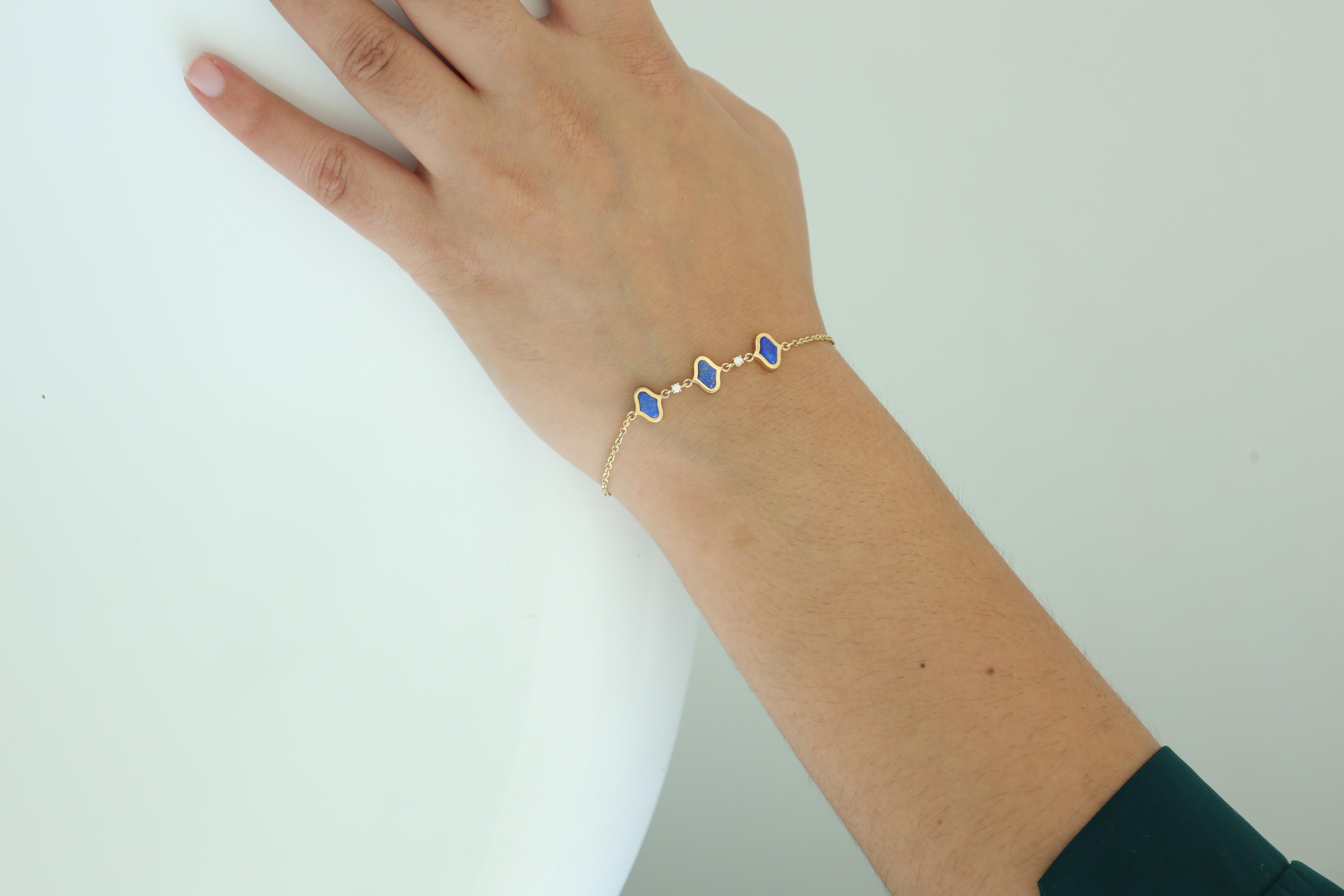 1.72 Carat Lapis Lazuli & Diamond Chain Tennis Bracelet in 18K Gold 

This magnificent fancy shape Lapis Lazuli tennis bracelet is incredulous. The solitaire fancy-shaped Lapis Lazuli are beautiful making the bracelet more graceful and adding