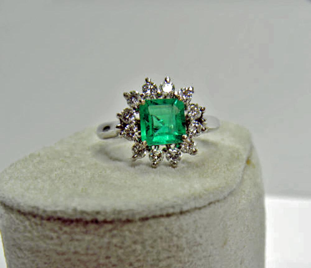 Women's 1.72 Carat Natural Fine Colombian Emerald Diamond Engagement Ring 18 Karat For Sale