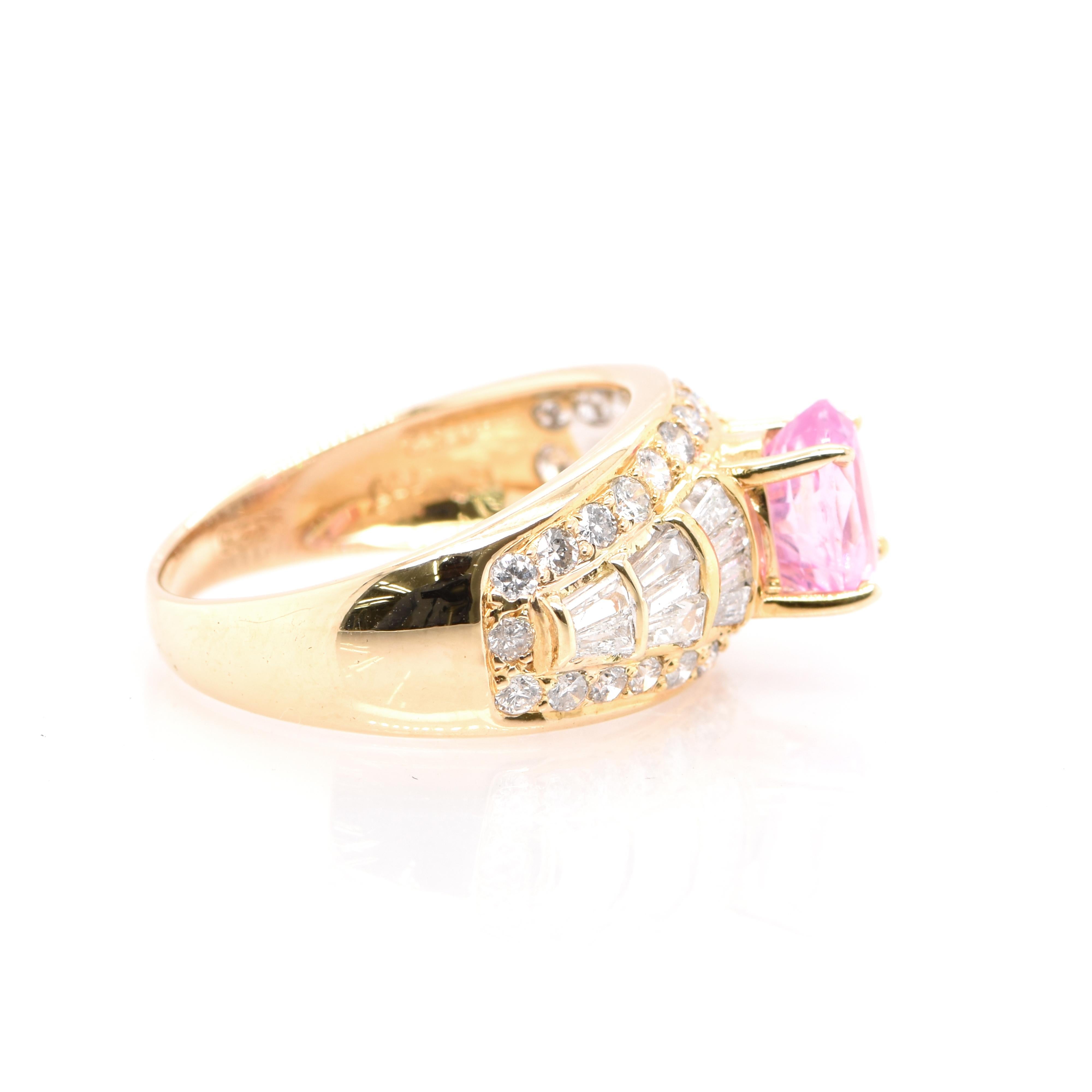 1.72 Carat Natural Pink Sapphire and Diamond Cocktail Ring Set in 18 Karat Gold In New Condition In Tokyo, JP