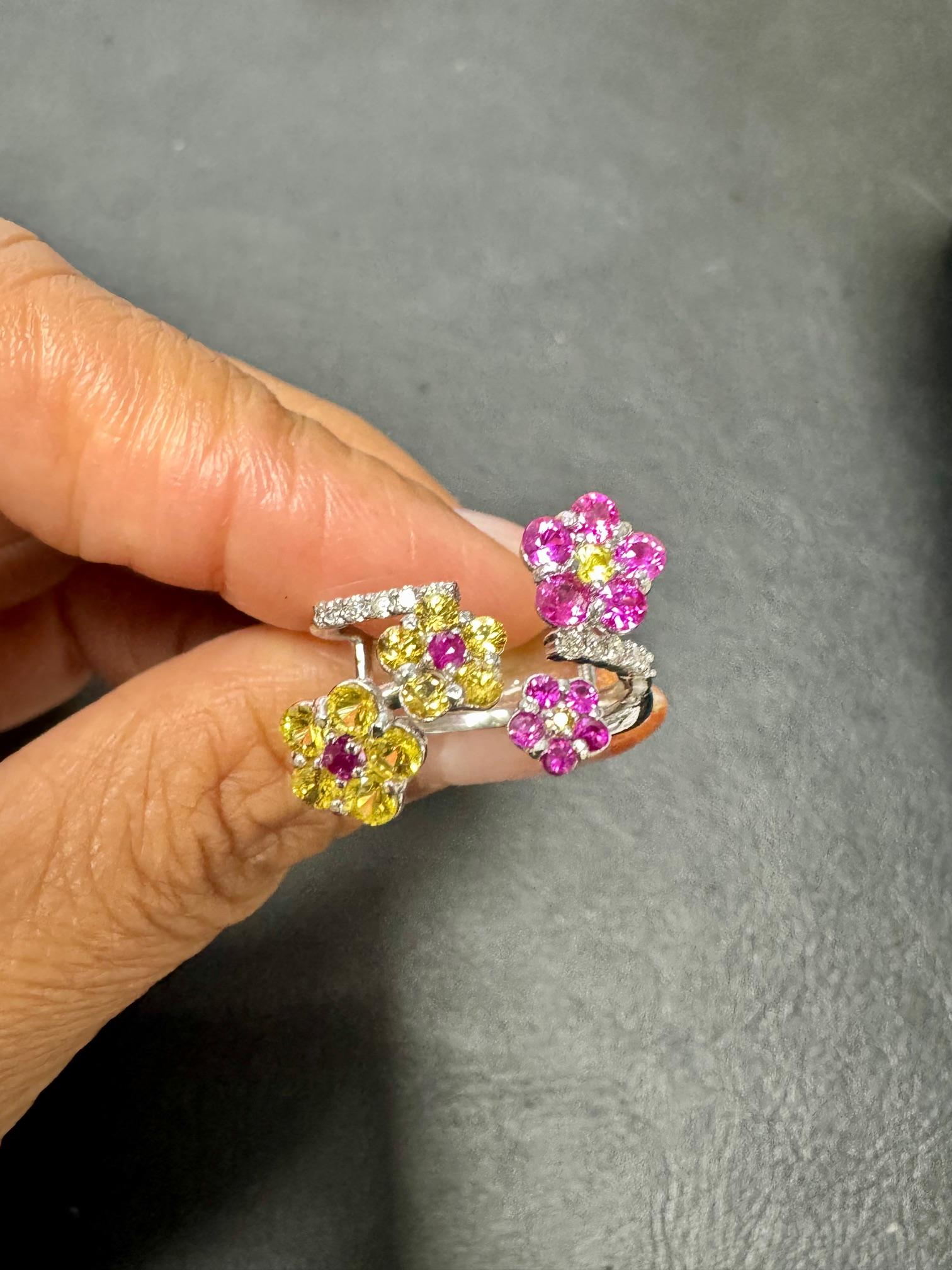 Anillo de Cóctel de Oro Blanco con Diamante y Zafiro Natural de 1,72 Quilates en venta 4