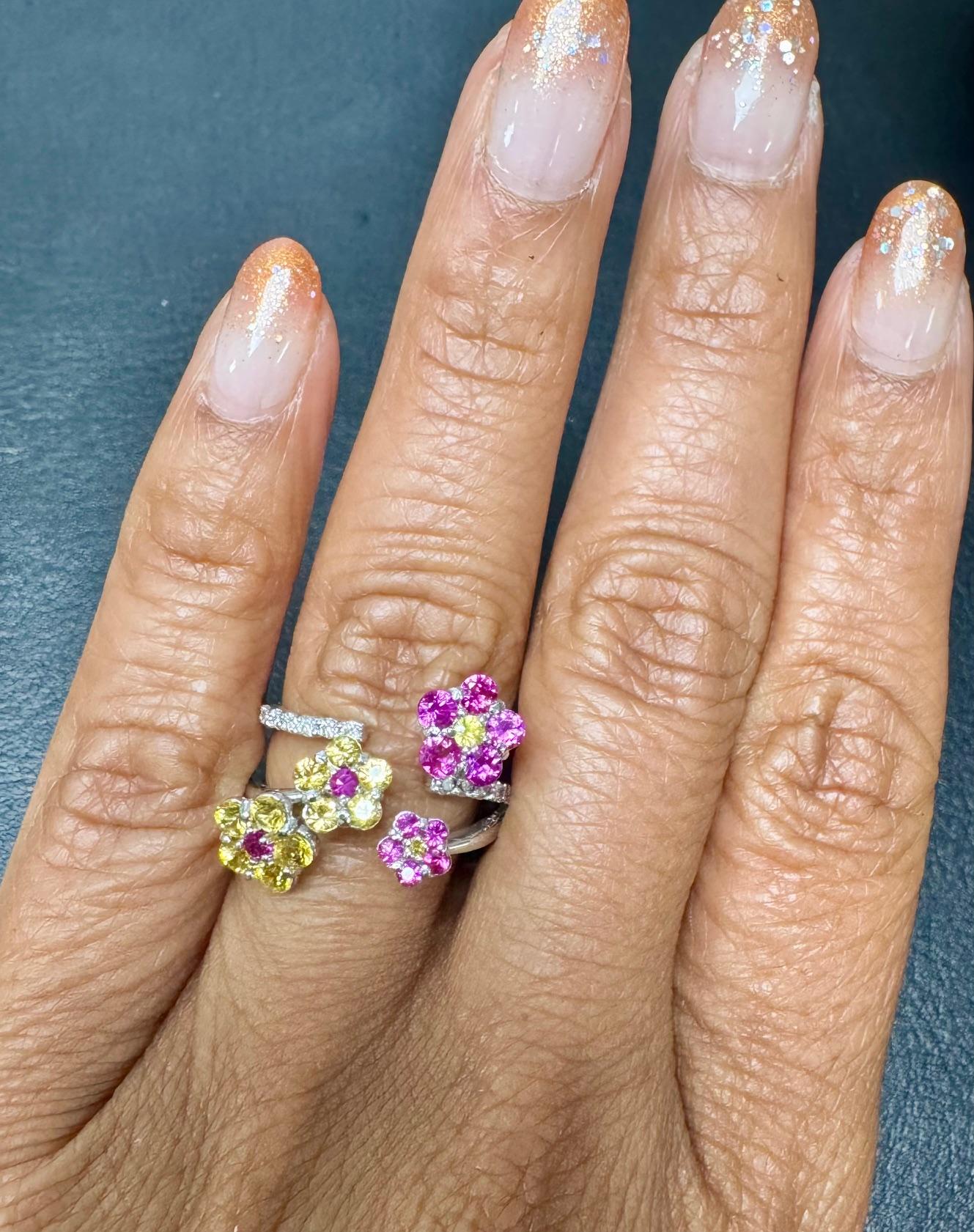 Anillo de Cóctel de Oro Blanco con Diamante y Zafiro Natural de 1,72 Quilates en venta 3