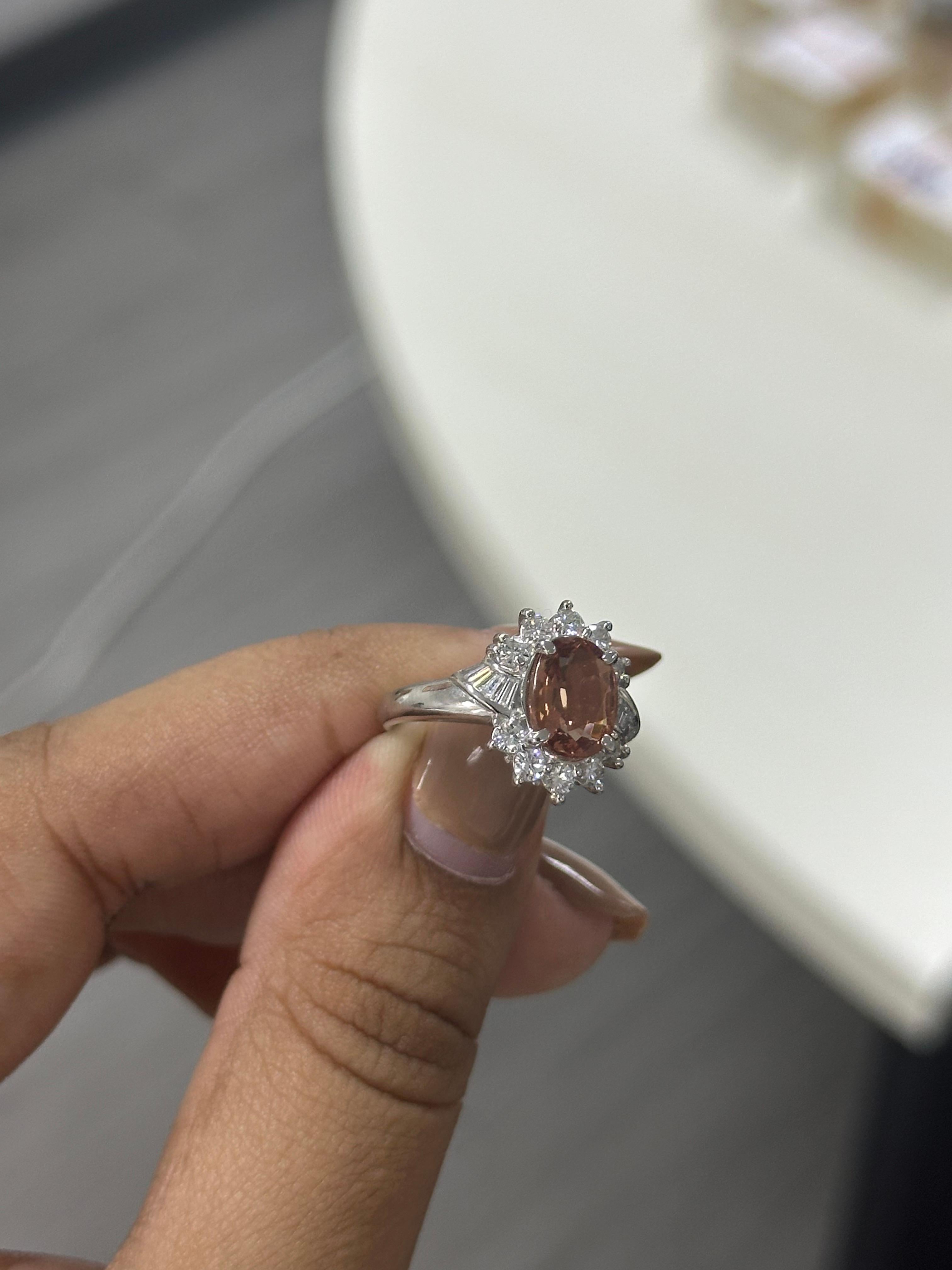 Anello cocktail con zaffiro arancione da 1,72 carati in PT 900 In condizioni Nuovo in vendita a Bangkok, TH
