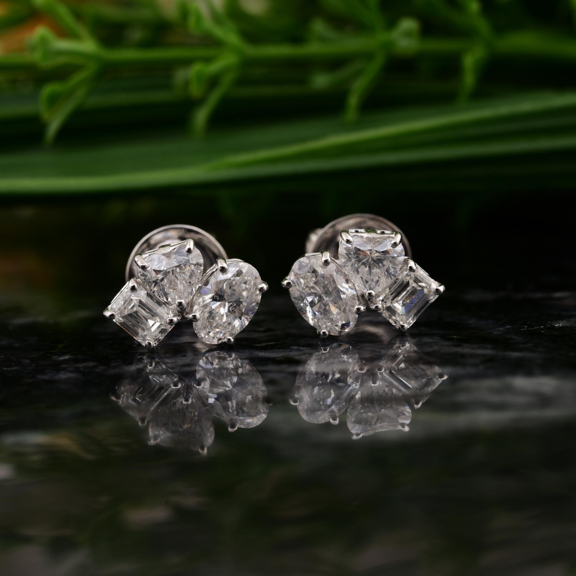 1.72 Karat SI/H Herz Oval Smaragdschliff Diamant-Ohrringe 18 Karat Weißgold (Ovalschliff) im Angebot