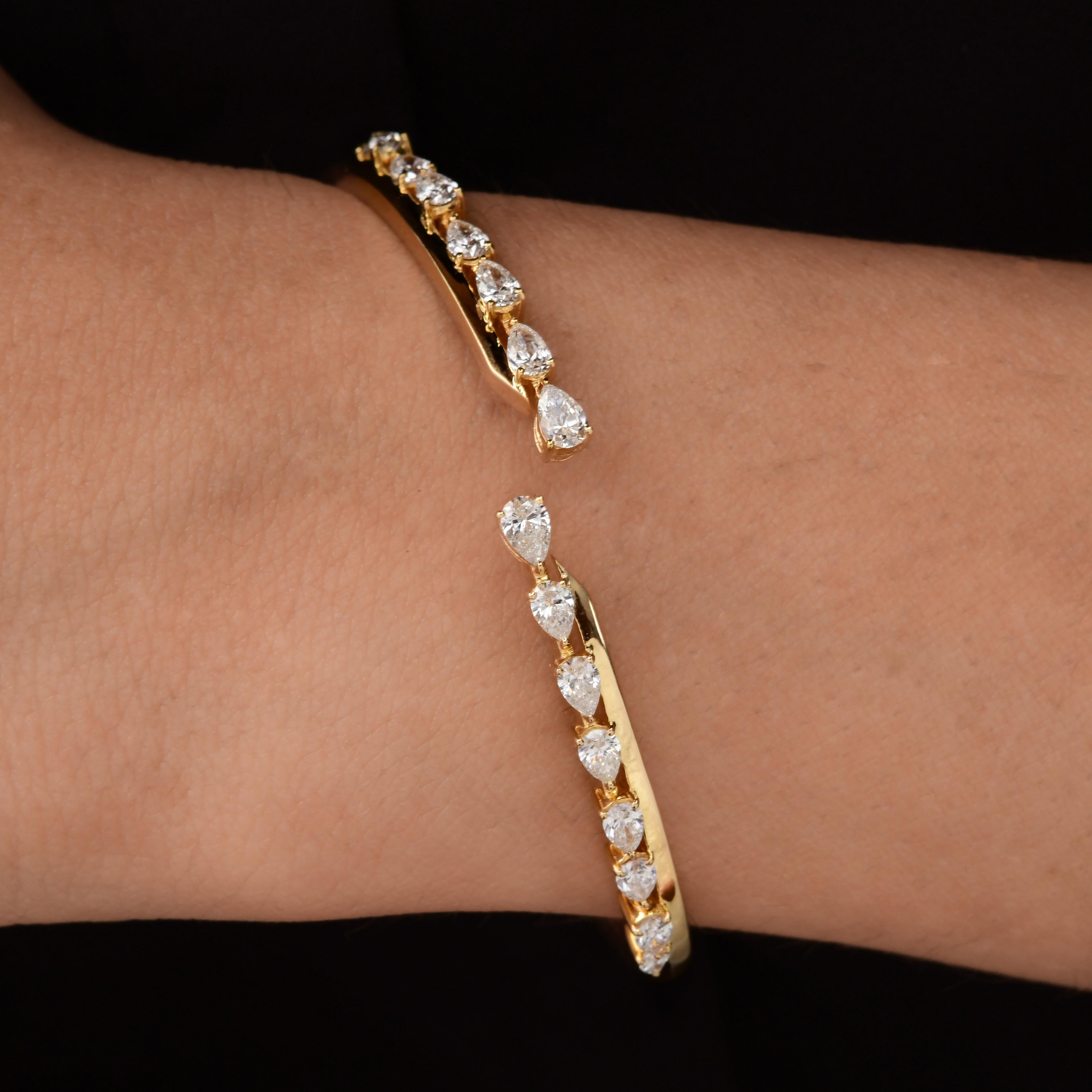 Pulsera brazalete de diamantes pera SI/H de 1,72 quilates Joyas de oro amarillo de 18 quilates en Nuevo estado para la venta en Diera, Dubai