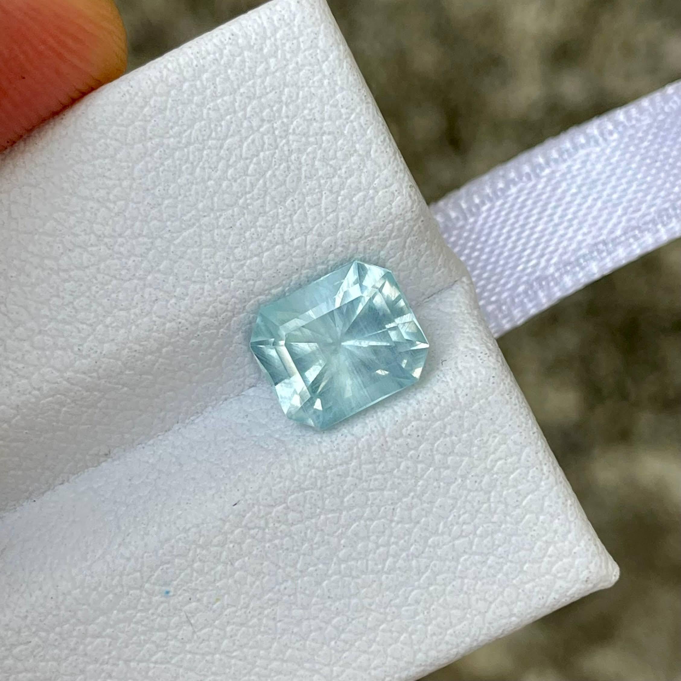 Gewicht 1,72 Karat 
Abmessungen 7,80x6,60x4,90 mm
Behandlung keine 
Herkunft Afrika 
Klarheit inbegriffen 
Form Achteck 
Maßgeschneiderte Präzision schneiden 



Dieser exquisite 1,72-Karat-Aquamarin-Edelstein, der aus den reichen