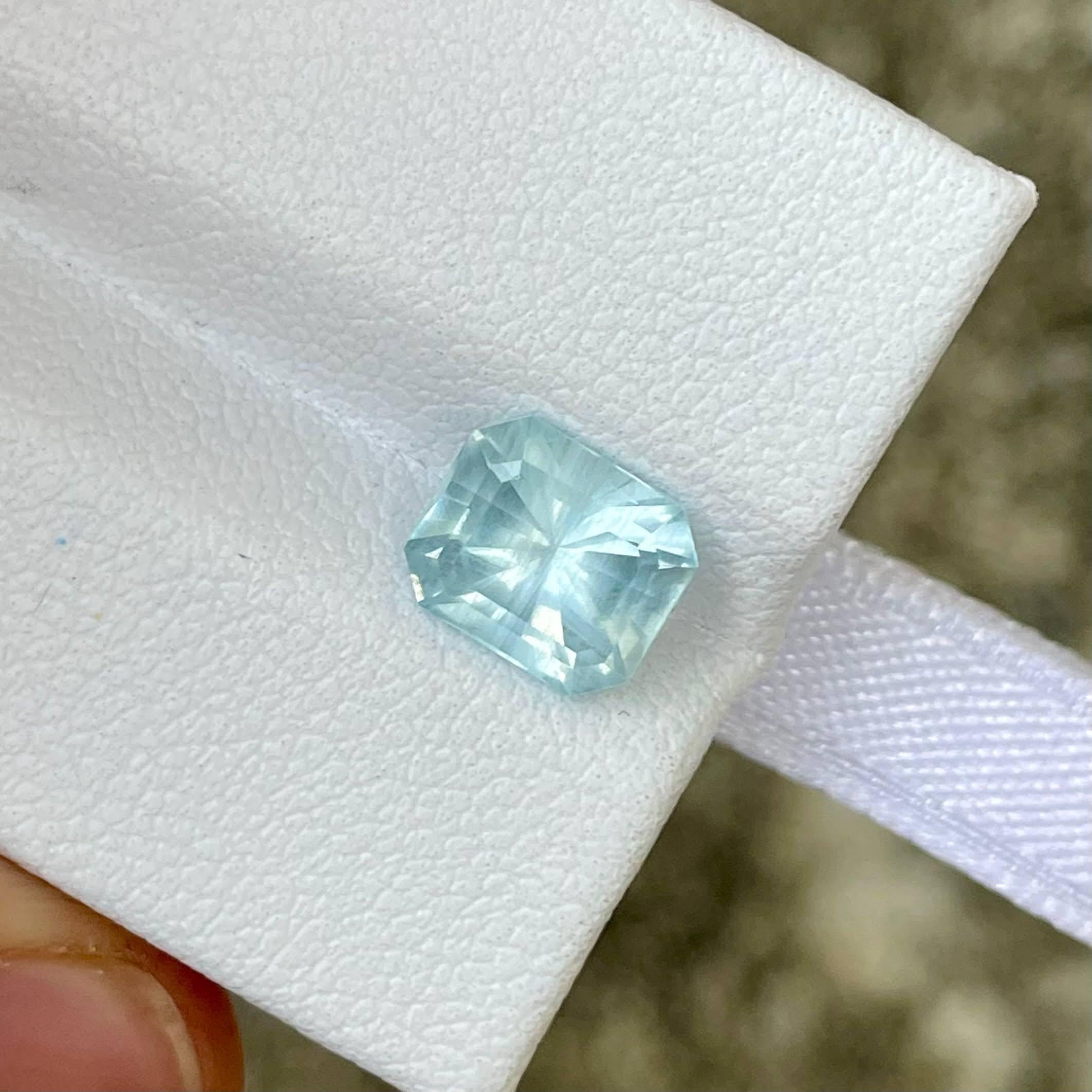 1,72 Karat Aquamarin Stone Custom Präzisionsschliff Natürlicher afrikanischer Edelstein (Achteckschliff) im Angebot
