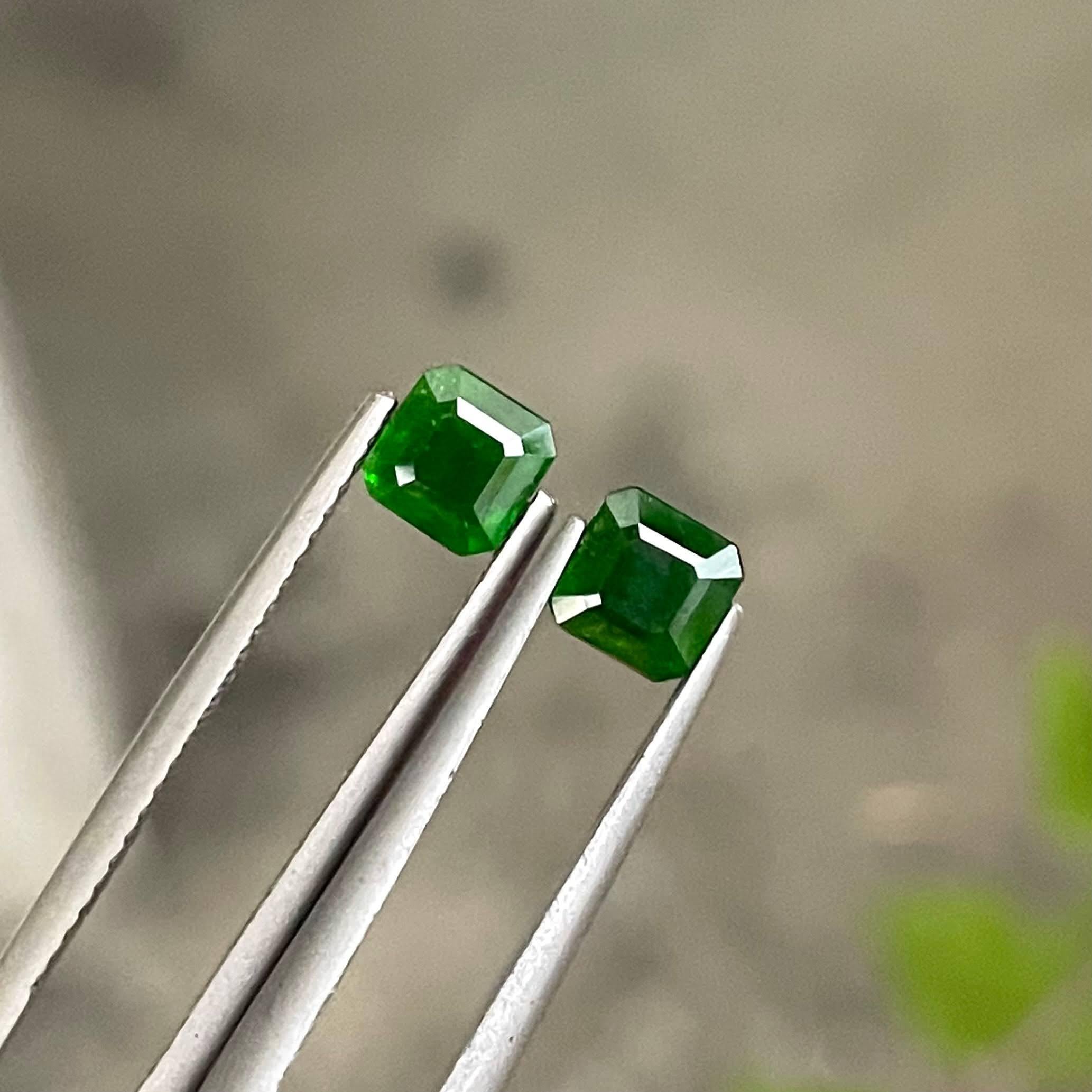 1.72 quilates Granate Demantoide Verde Pareja Talla Asscher Piedra preciosa paquistaní en Nuevo estado para la venta en Bangkok, TH