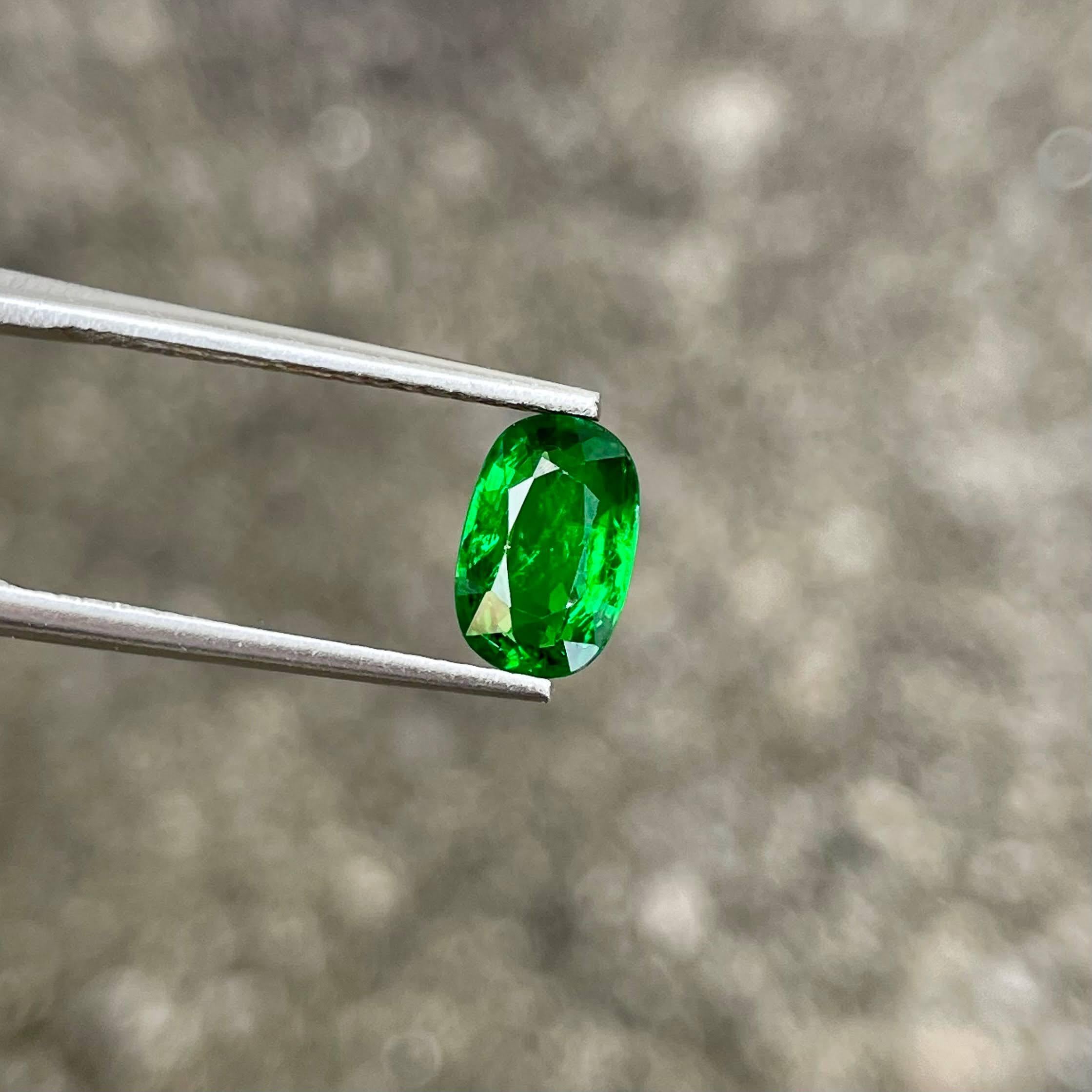 1.72 carati di Greene & Greene Stone Taglio ovale Gemma del Kenya In condizioni Nuovo in vendita a Bangkok, TH