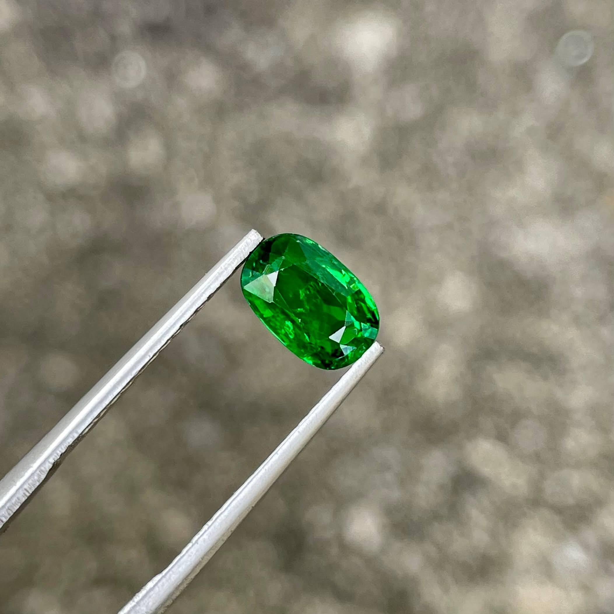 da uomo o donna 1.72 carati di Greene & Greene Stone Taglio ovale Gemma del Kenya in vendita