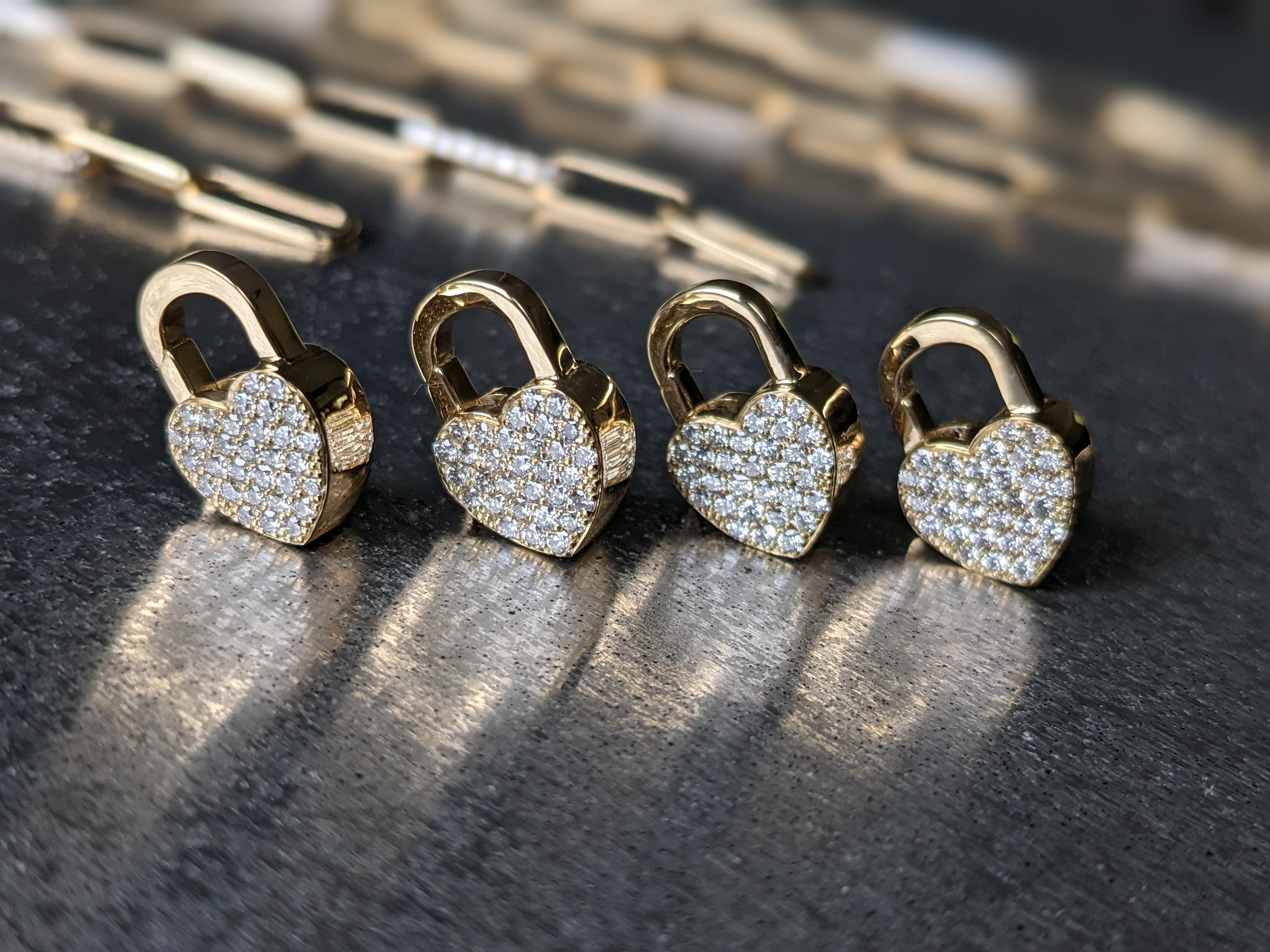 Bracciale in oro 18k e diamanti naturali da 1,72 carati con chiusura a cuore realizzata a mano in vendita 4