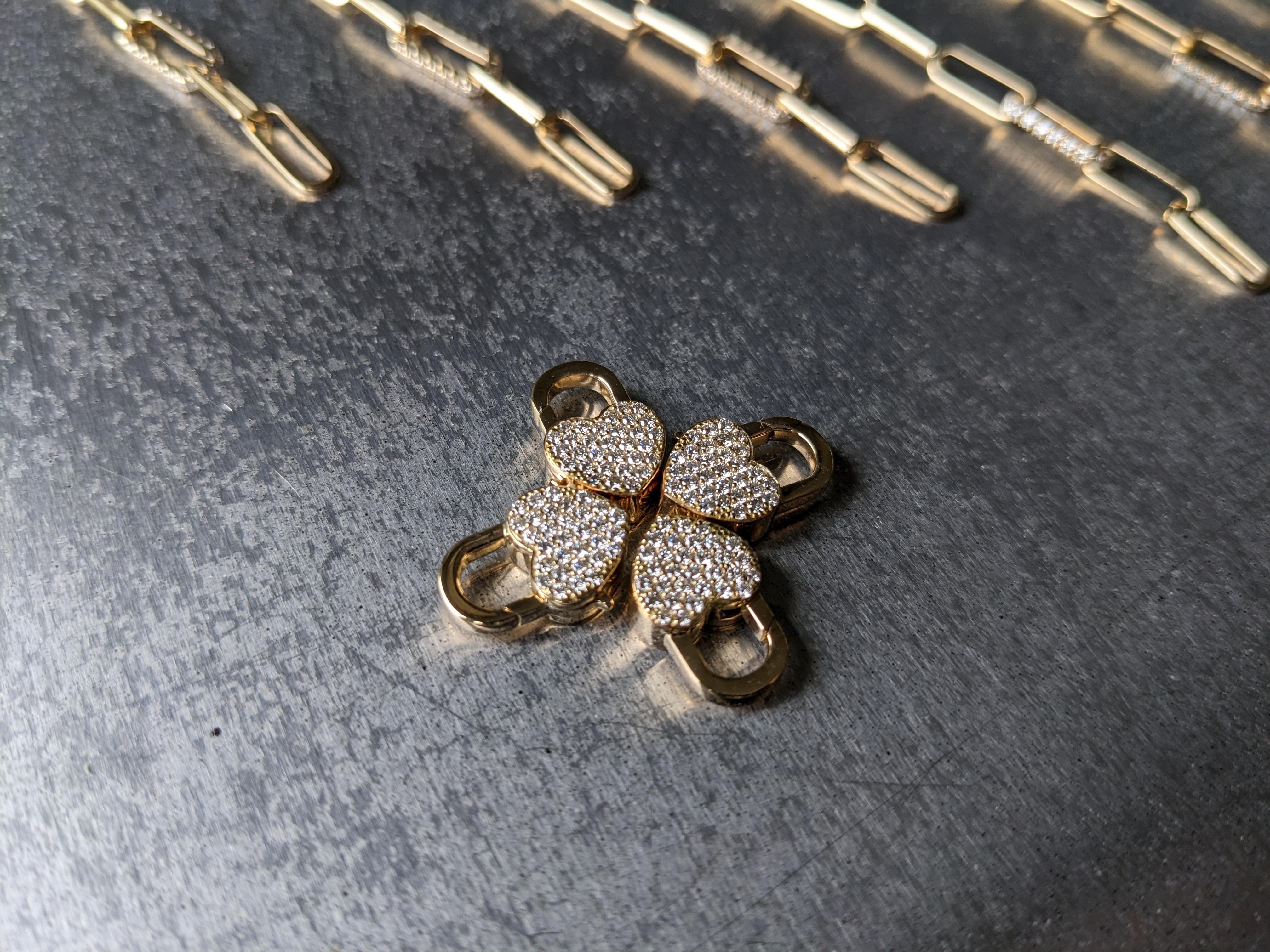 Donna Bracciale in oro 18k e diamanti naturali da 1,72 carati con chiusura a cuore realizzata a mano in vendita