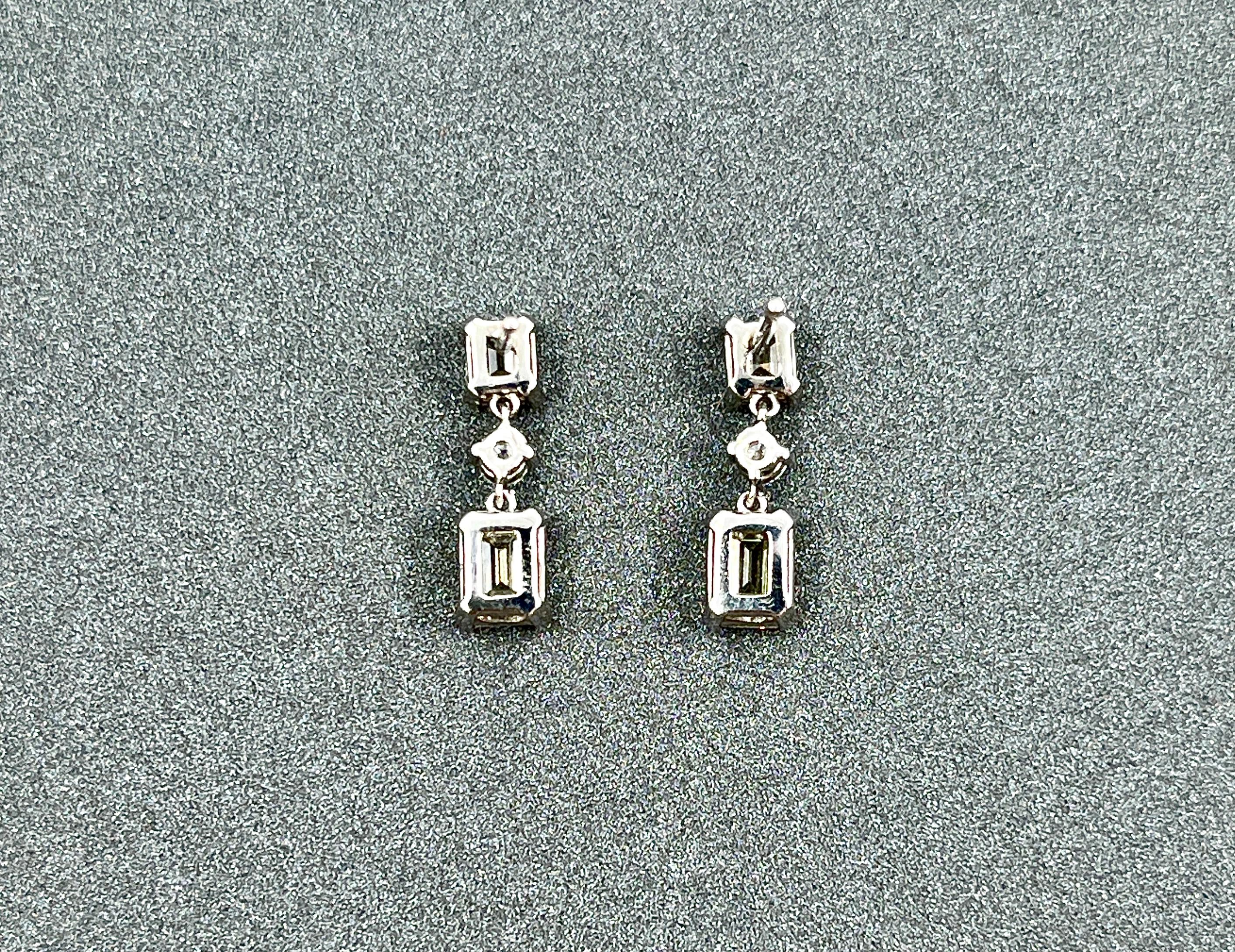 Women's or Men's 1.72 ct Emerald Cut Diamond Earrings For Sale