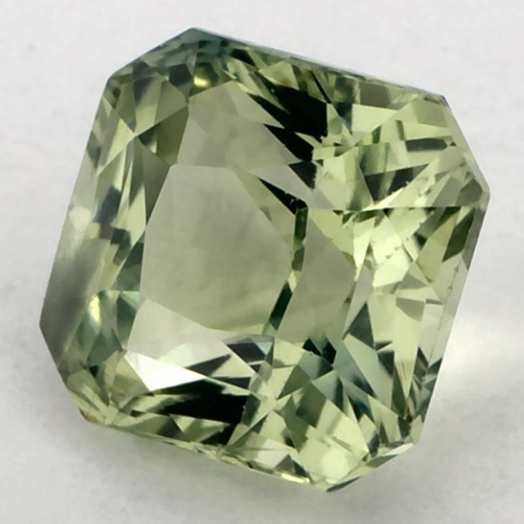 1.72 Ct Green Sapphire Octagon Cut Loose Gemstone (Achteckschliff) im Angebot
