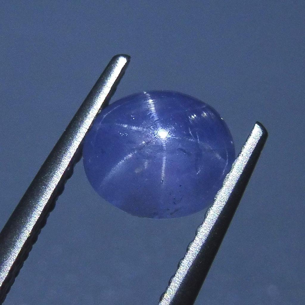 1.72 ct Oval Star Sapphire In New Condition For Sale In Toronto, Ontario