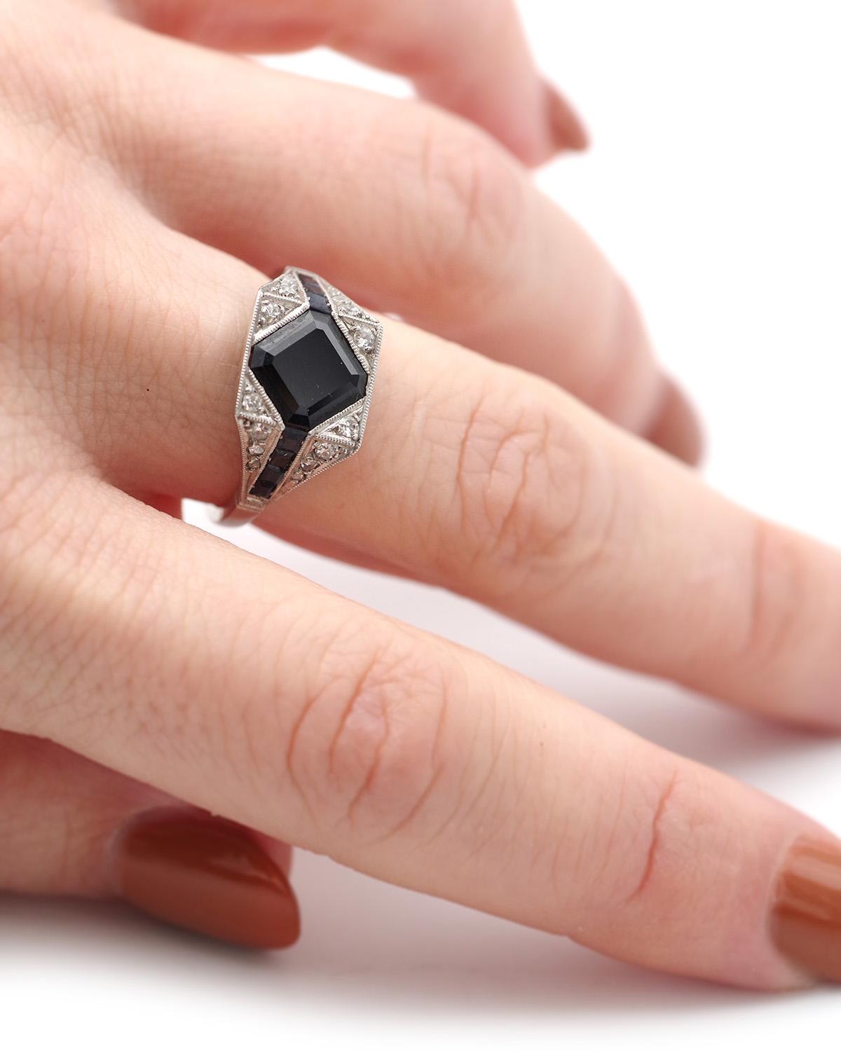 Taille carrée Bague Art déco en saphir et diamant de 1,72 ct en platine en vente
