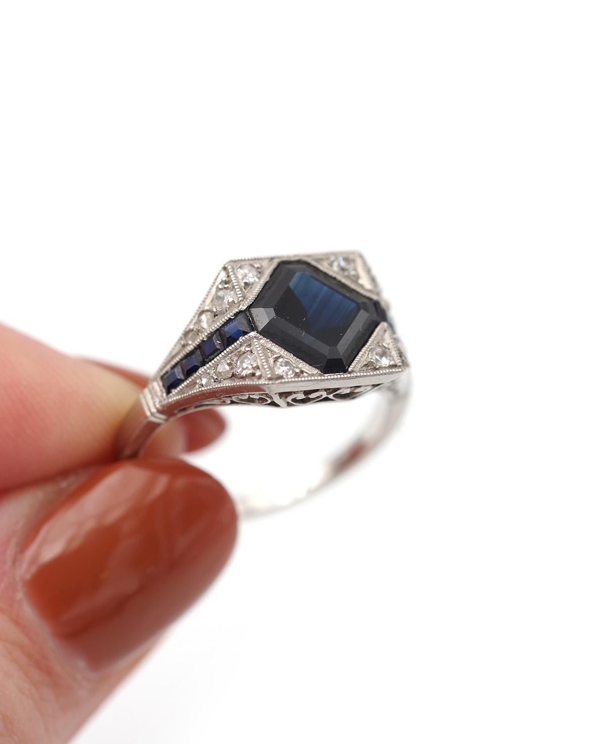 Bague Art déco en saphir et diamant de 1,72 ct en platine Bon état - En vente à PARIS, FR