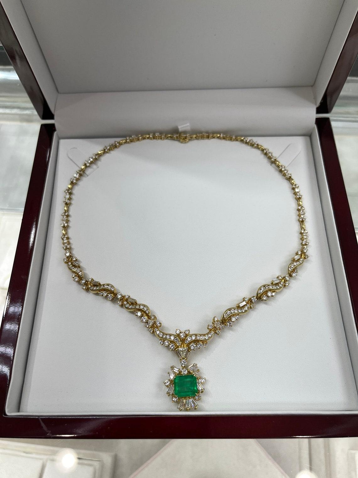 Modern 17.20 Carat Colombian Emerald Statement Necklace with Multi-Cut Diamonds For Sale