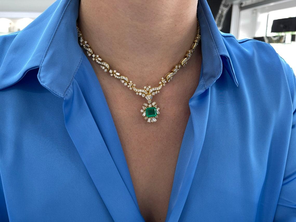 Women's 17.20 Carat Colombian Emerald Statement Necklace with Multi-Cut Diamonds For Sale