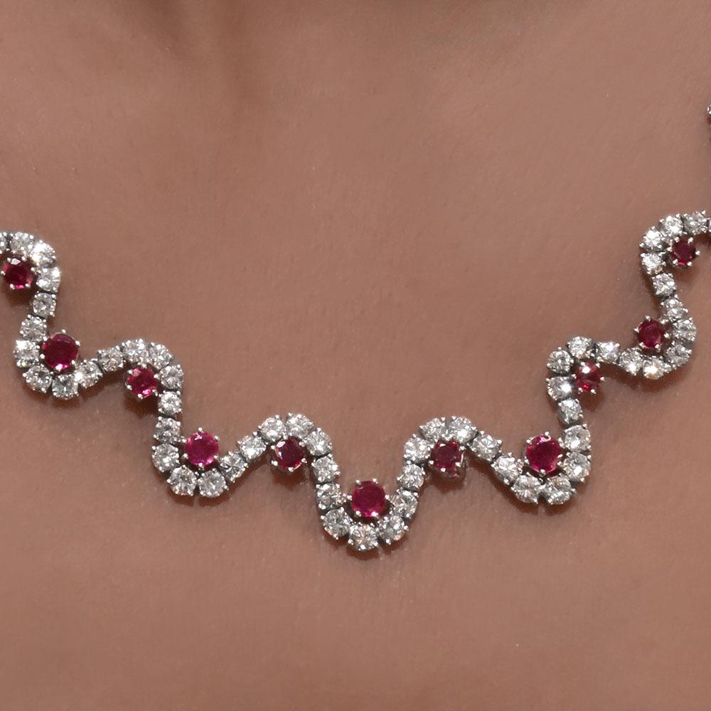 Round Cut 17.20 Carat Diamond and 4.25 Carat Ruby Wave Motif Platinum Necklace For Sale