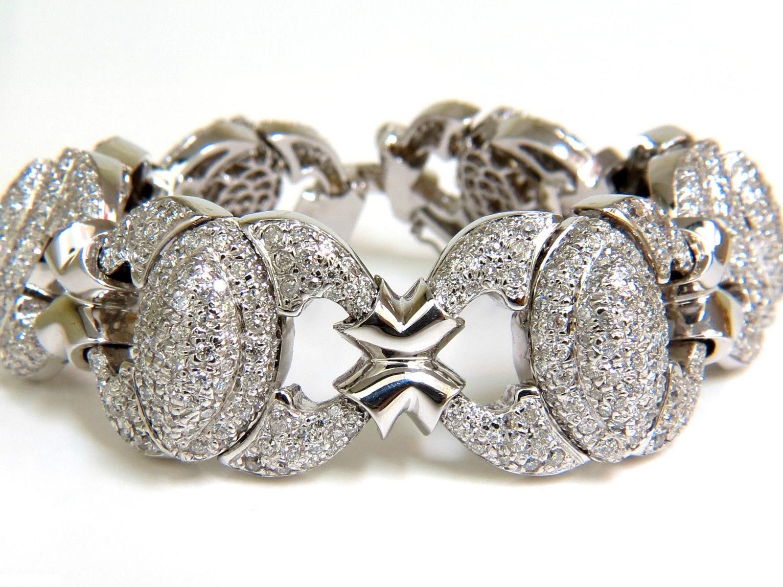 17.20ct. 

756 Diamantes.
Recortes brillantes, Mina antigua y Europea.

Color F G, Vs-2 Si-1 Claridad

14 quilates. Oro blanco

Esta pulsera se desmontó por completo antes de engastarla, 

y reconstruido de nuevo por su bello diseño.

67,2