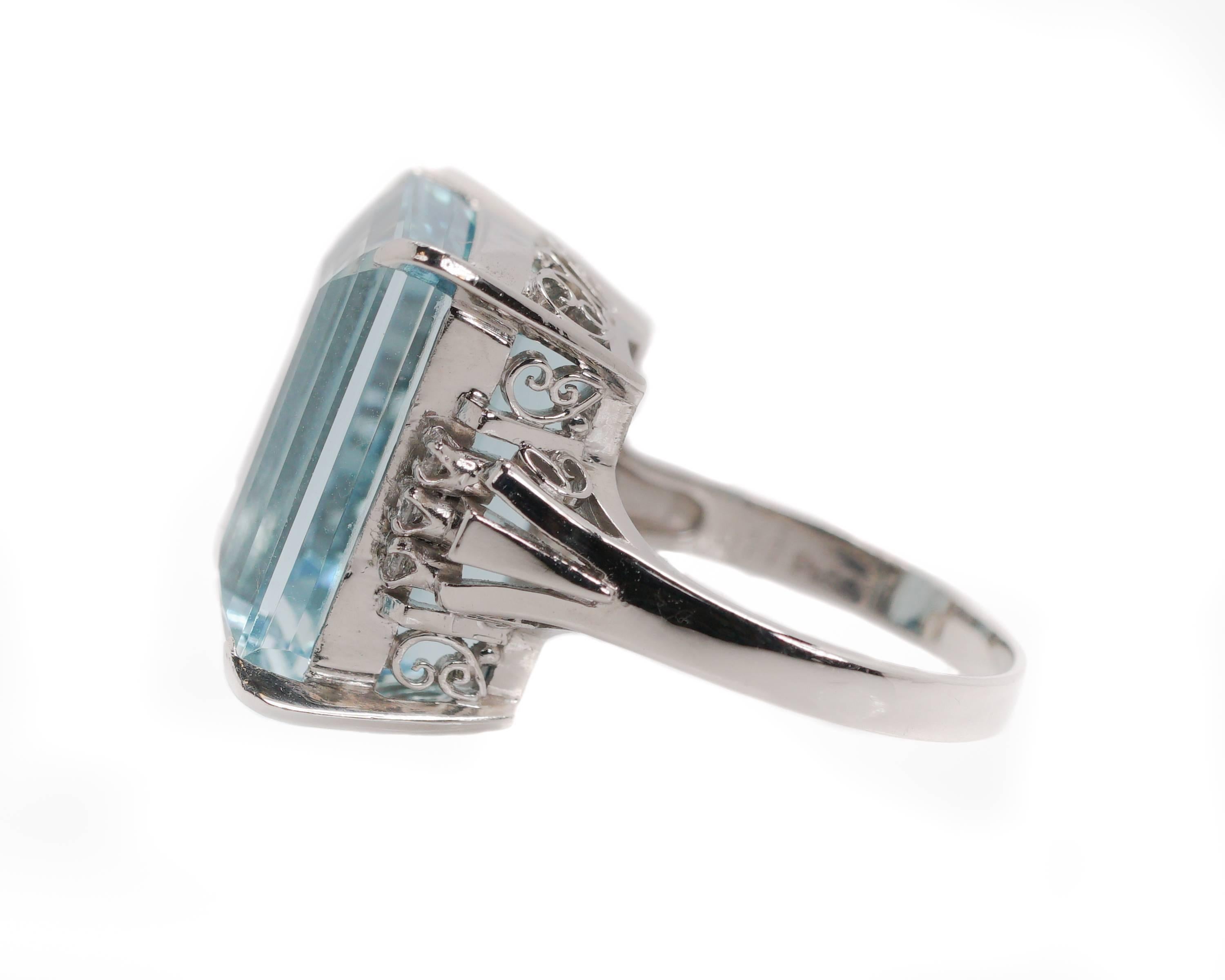 17.21 Carat Aquamarine and Diamond Cathedral Platinum Ring In Good Condition In Atlanta, GA