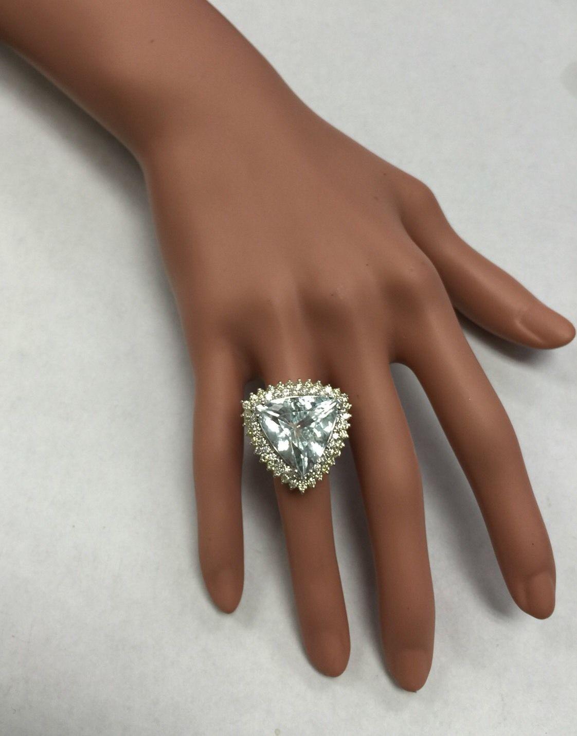 Aigue-marine naturelle de 17,22 carats de très belle apparence et diamant blanc massif 14 carats en vente 3