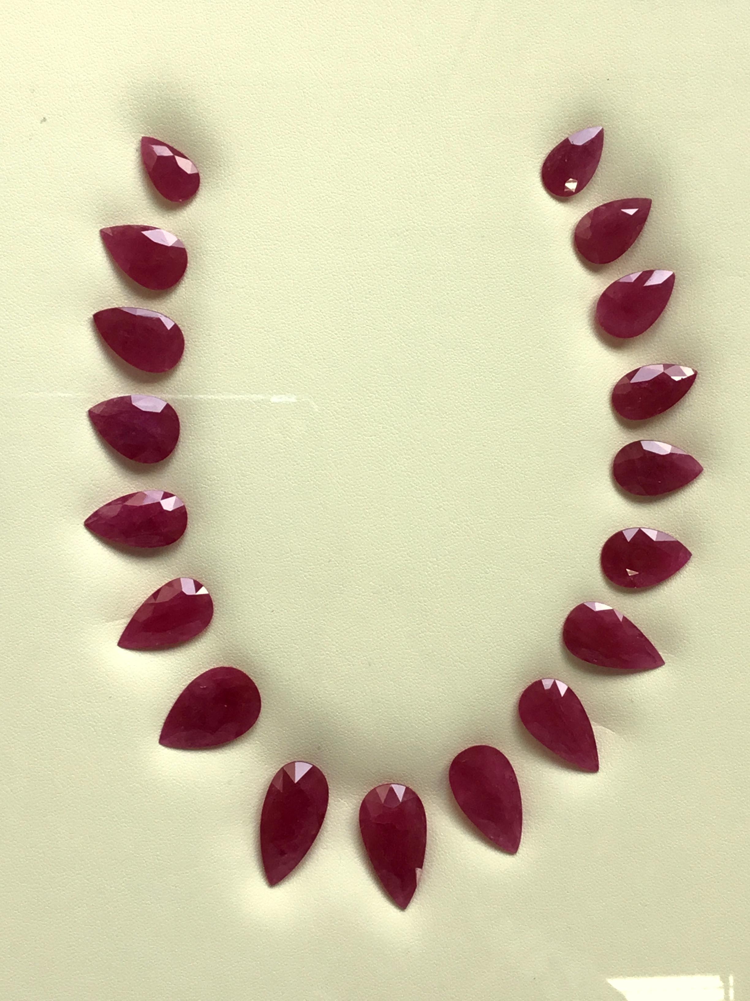 172.43 Carats Ruby Mozambique Pear Faceted Cut stone Layout Heated Natural Gem

Poids : 85,50 carats
Pièces : 18
Forme : Pierre facettée en forme de poire
