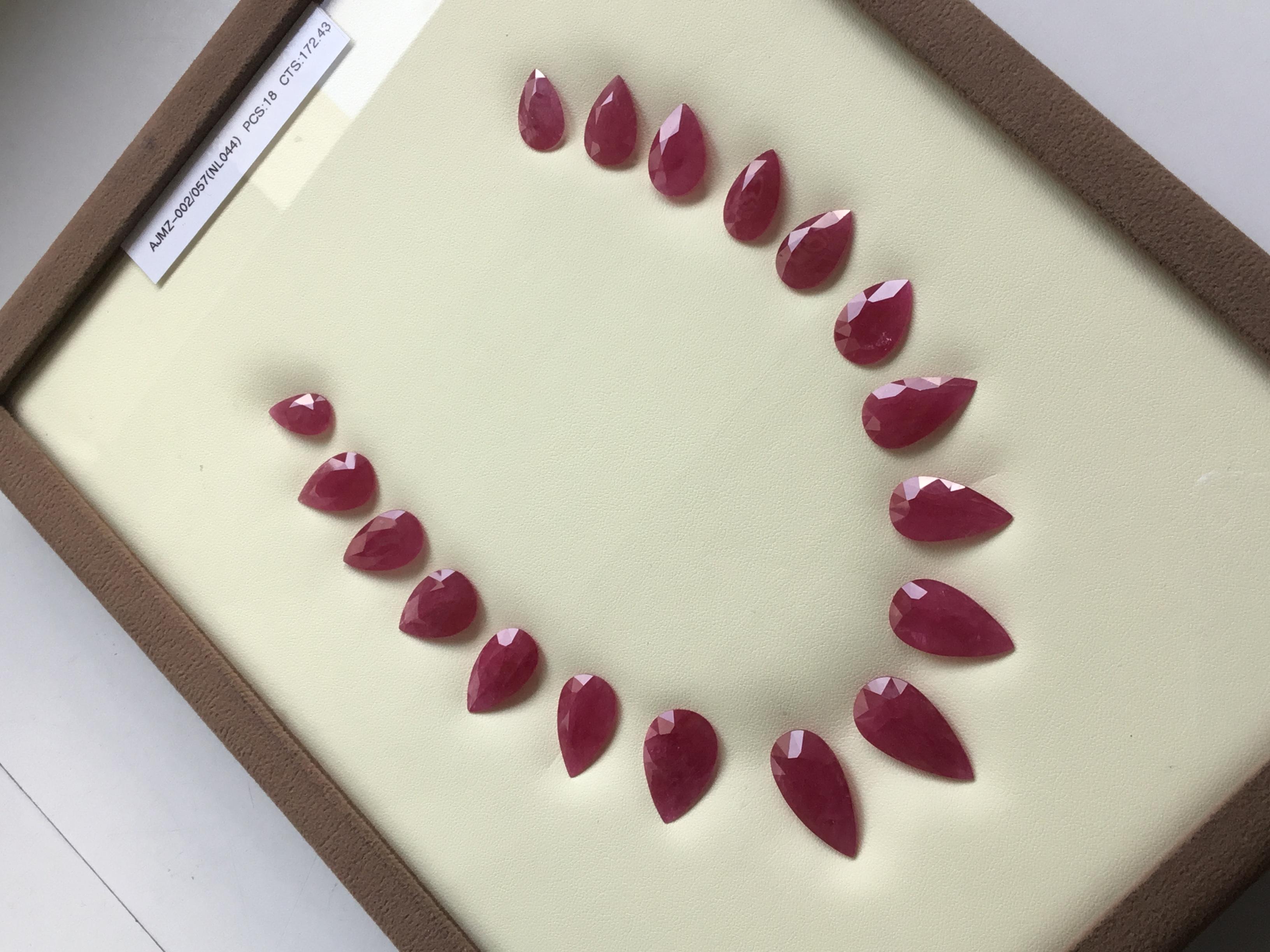 Art déco 172.43 Carats Ruby Mozambique Pear Faceted Cut stone Layout Heated Natural Gem en vente
