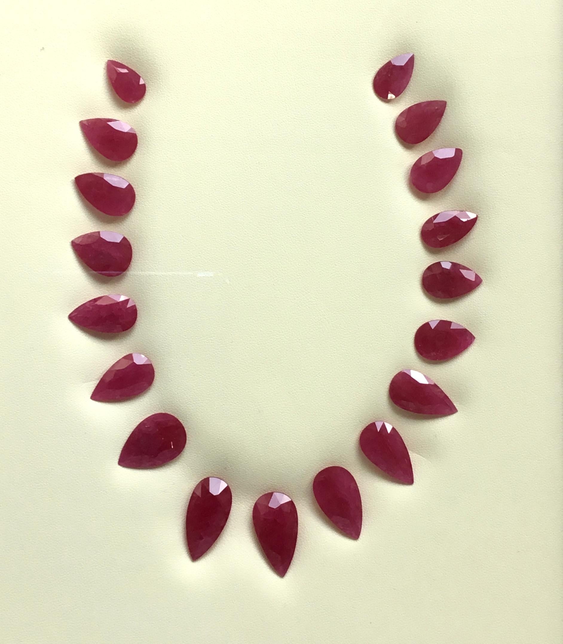 172.43 Carats Ruby Mozambique Pear Faceted Cut stone Layout Heated Natural Gem Unisexe en vente