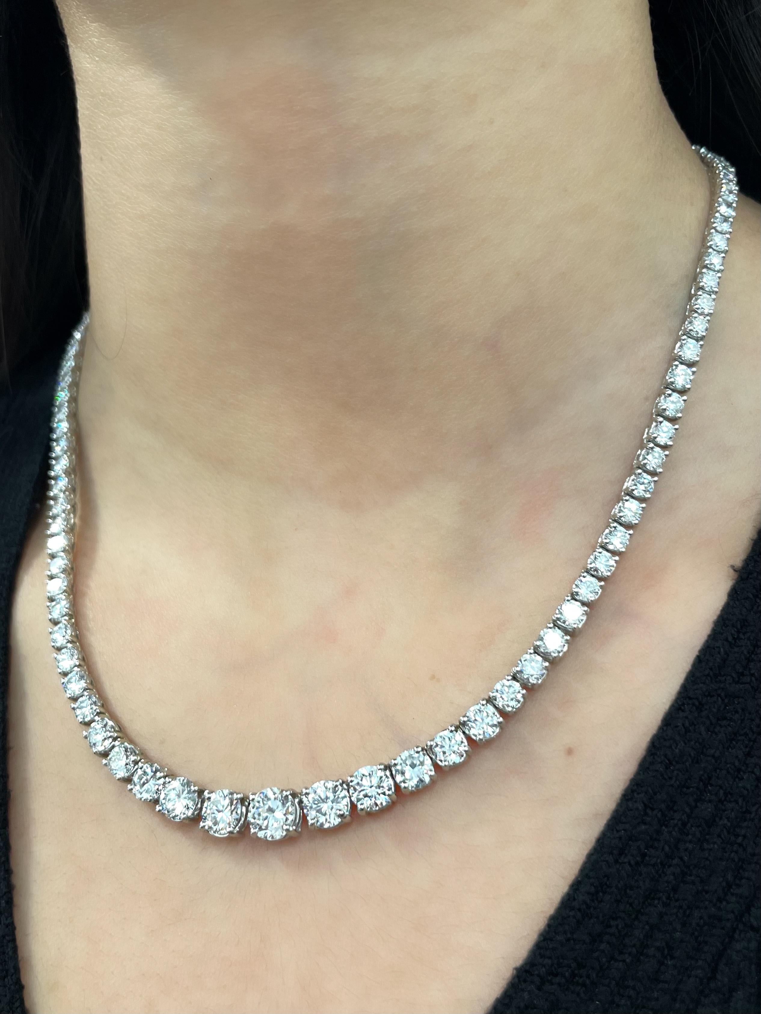 17,25 Karat abgestufte Riviera-Diamant-Halskette im Zustand „Neu“ in Chicago, IL