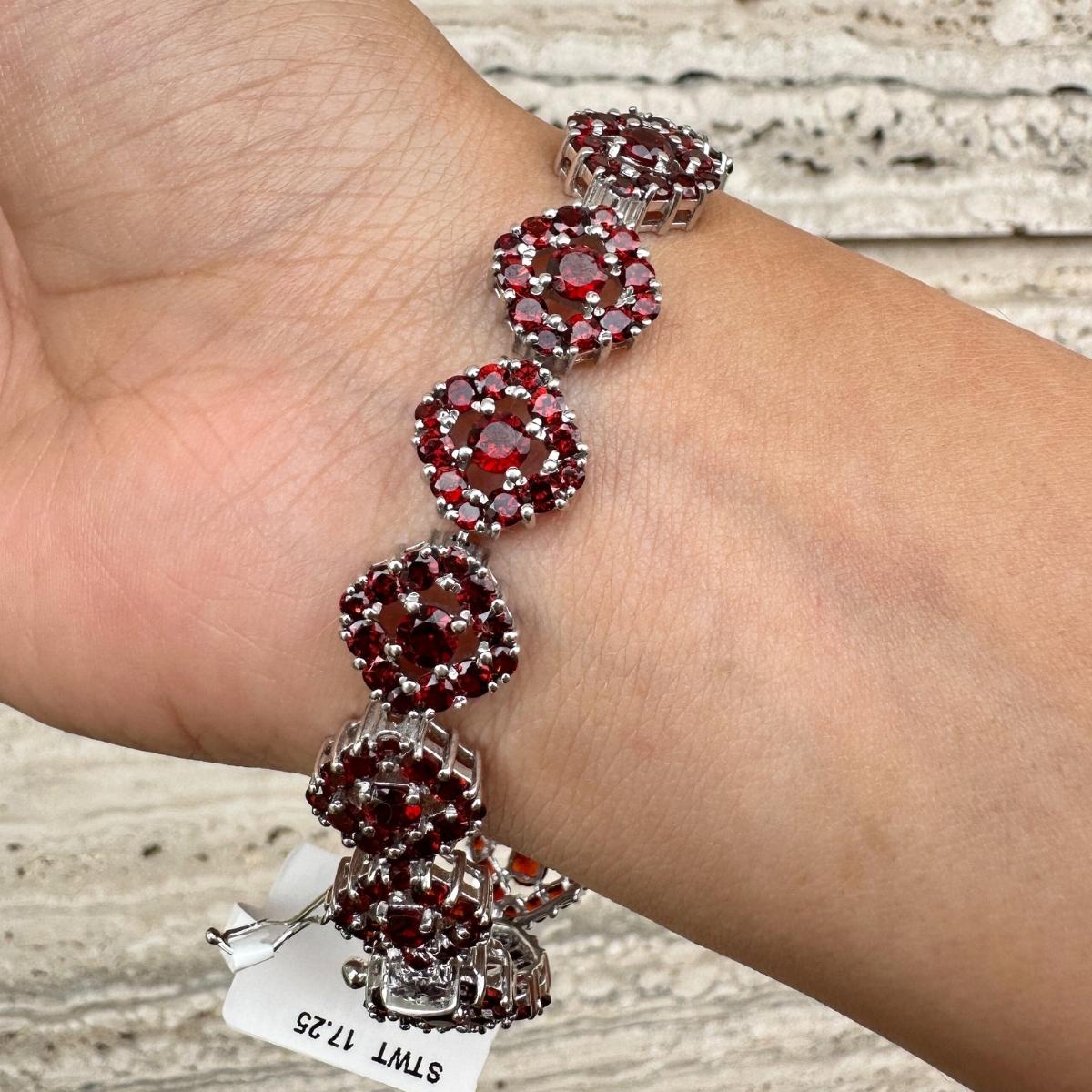 17.25 CTW Garnet January Birthstone Wedding Bracelet for Mom in Sterling Silver In New Condition For Sale In New York, NY