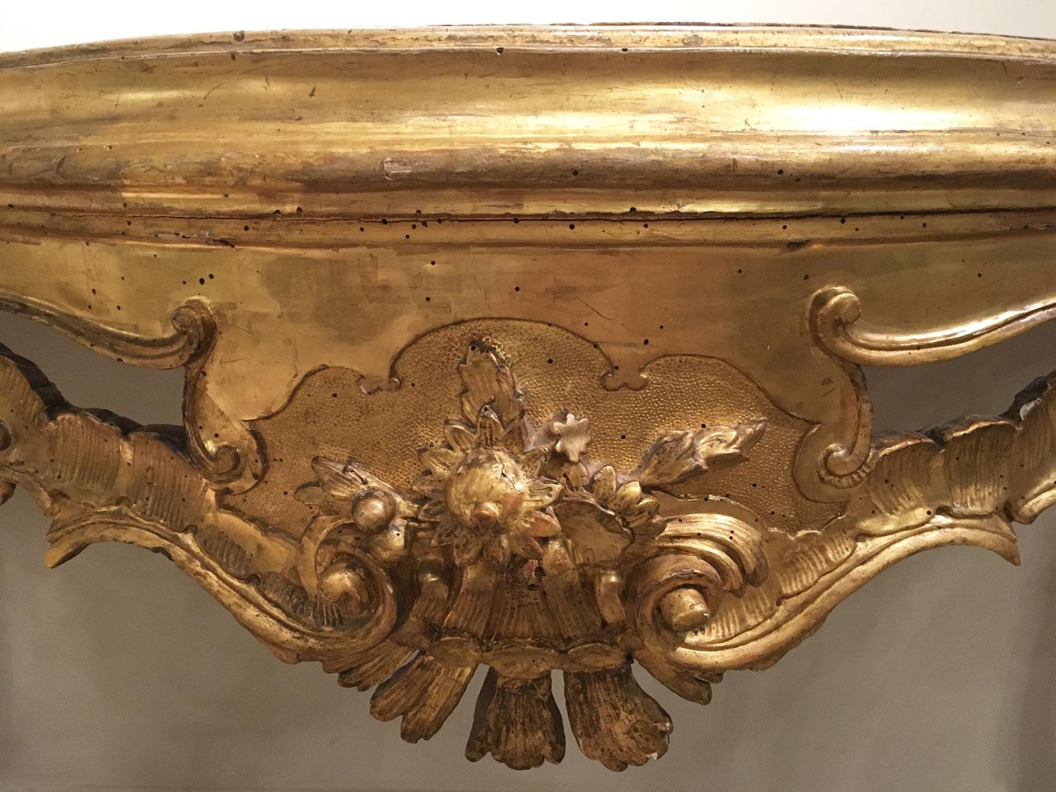 1725 Venezia Italy Giltwood Engraved Console with Onyx  Marble Top For Sale 3