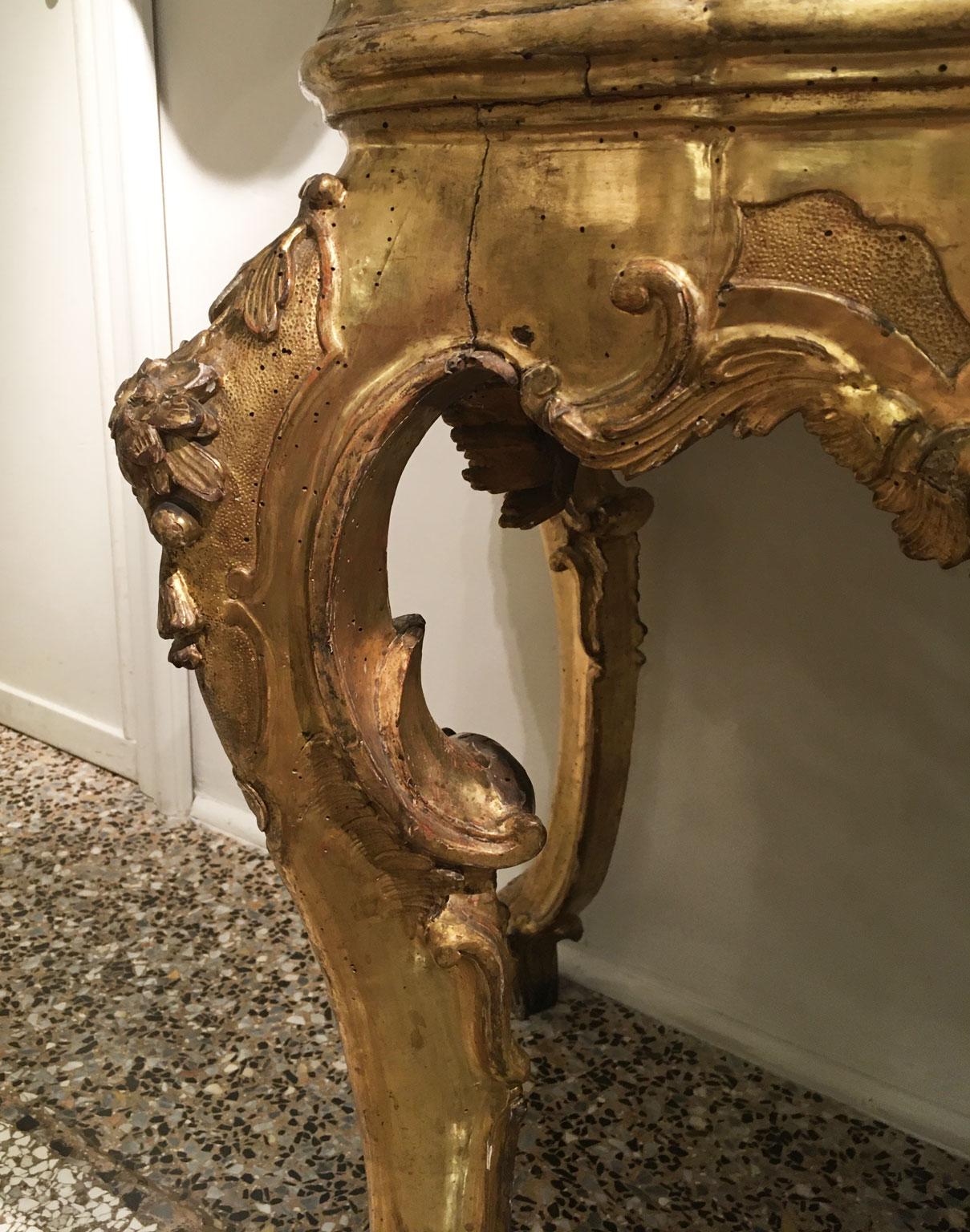 1725 Venezia Italy Giltwood Engraved Console with Onyx  Marble Top For Sale 5