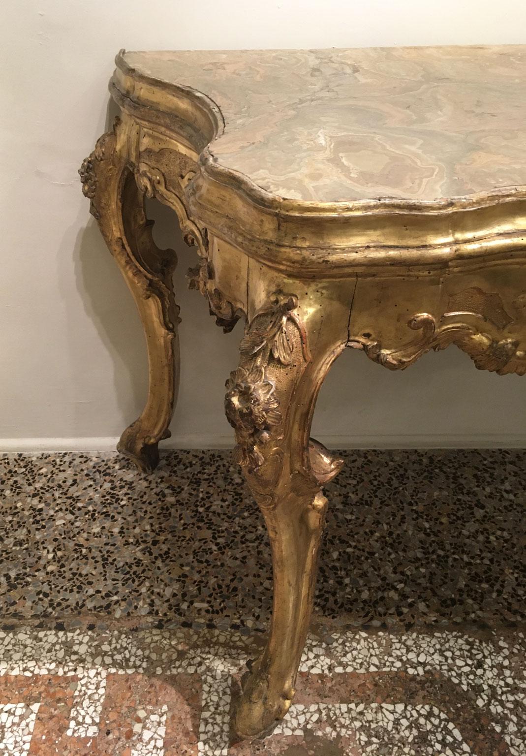 1725 Venezia Italy Giltwood Engraved Console with Onyx  Marble Top For Sale 6