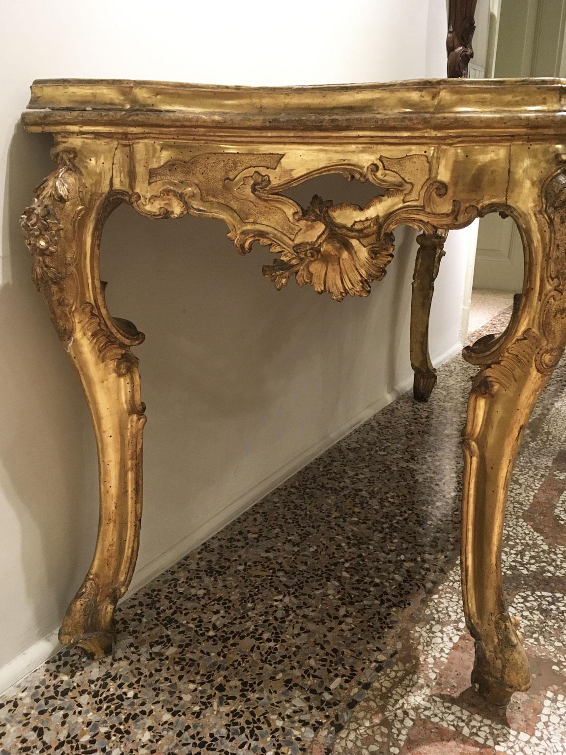 1725 Venezia Italy Giltwood Engraved Console with Onyx  Marble Top For Sale 7