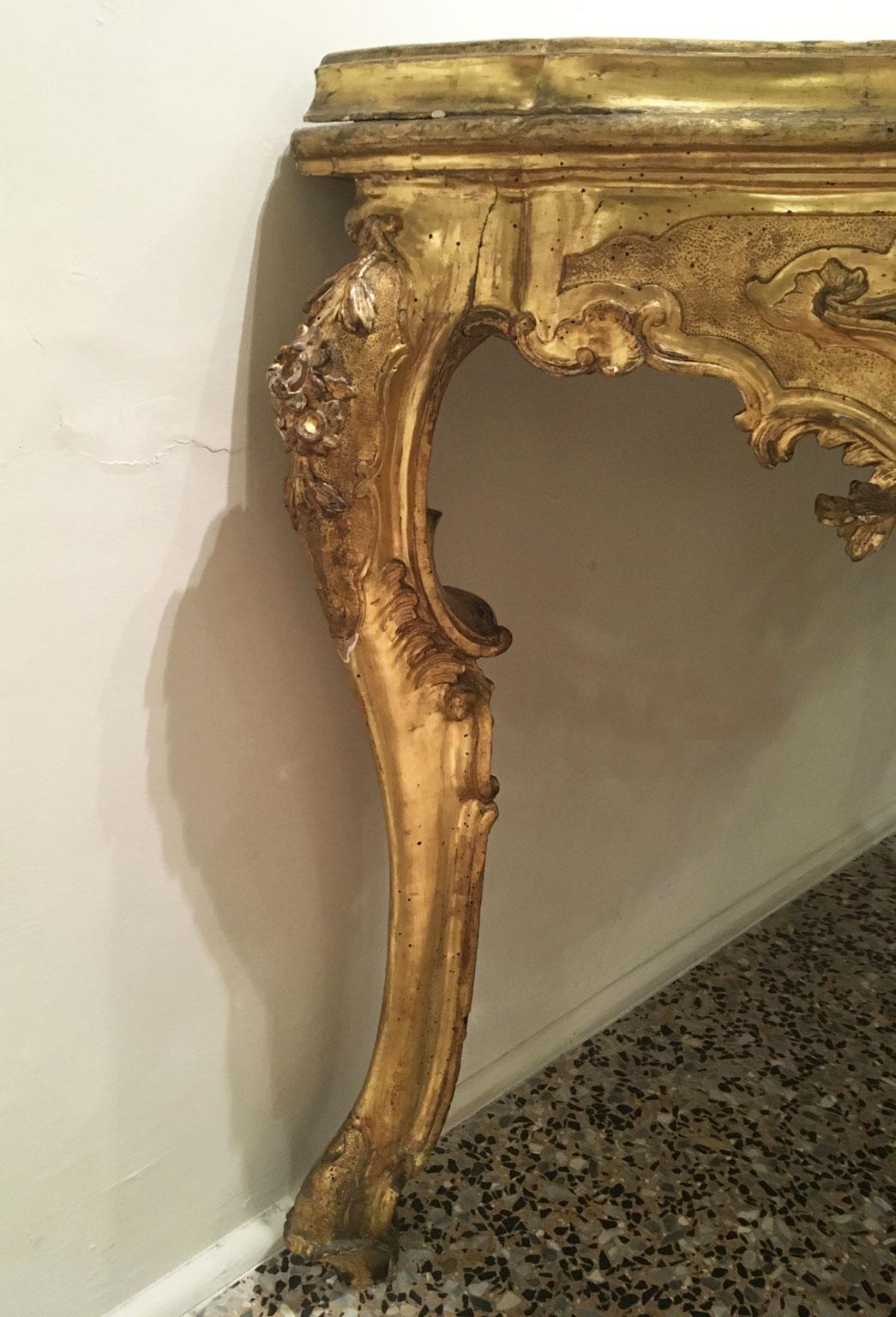 1725 Venezia Italy Giltwood Engraved Console with Onyx  Marble Top For Sale 8